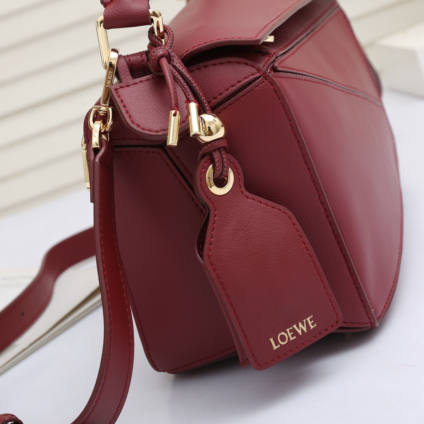 LOEWE Featherlight Puzzle2025春夏新款手袋崭新推出Featherlight 