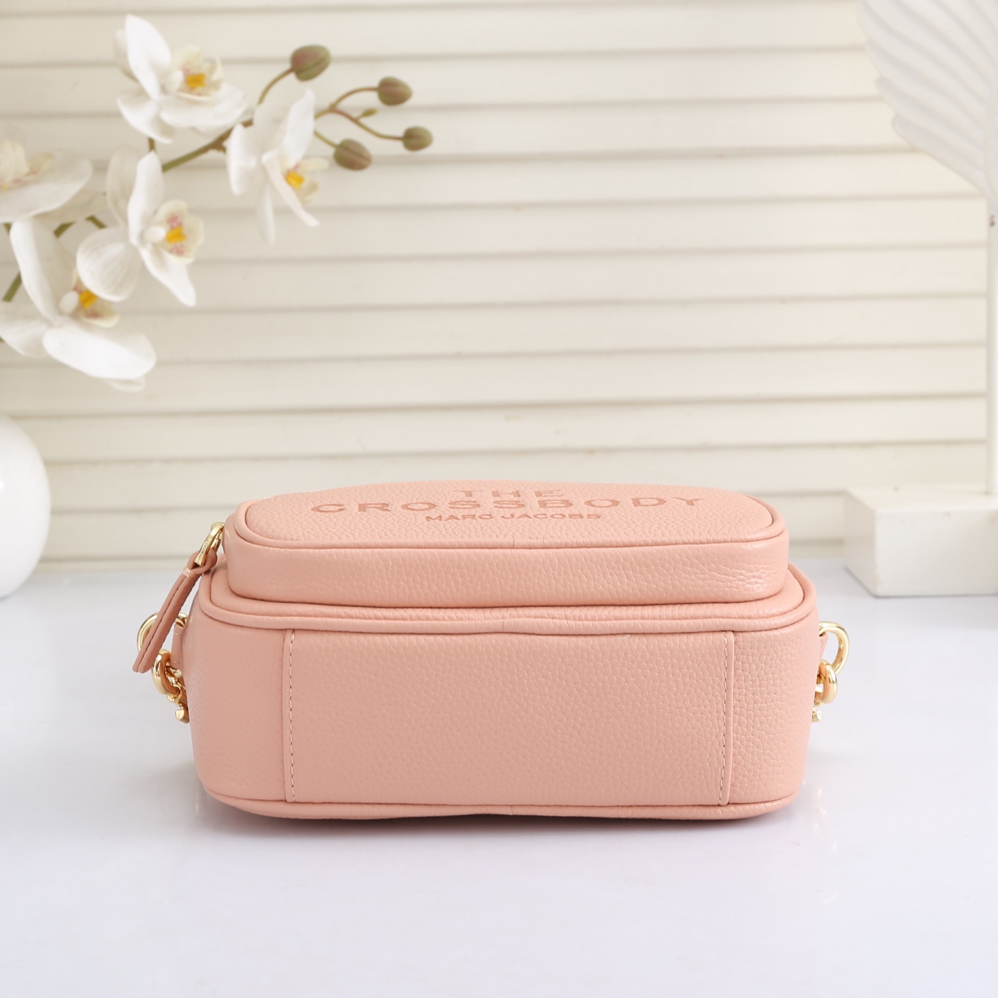 MarcJacobs更新了的相机包更加实用啦，出街通勤最百搭的包包#可斜挎可手提，当作胸包秒变潮流；容量