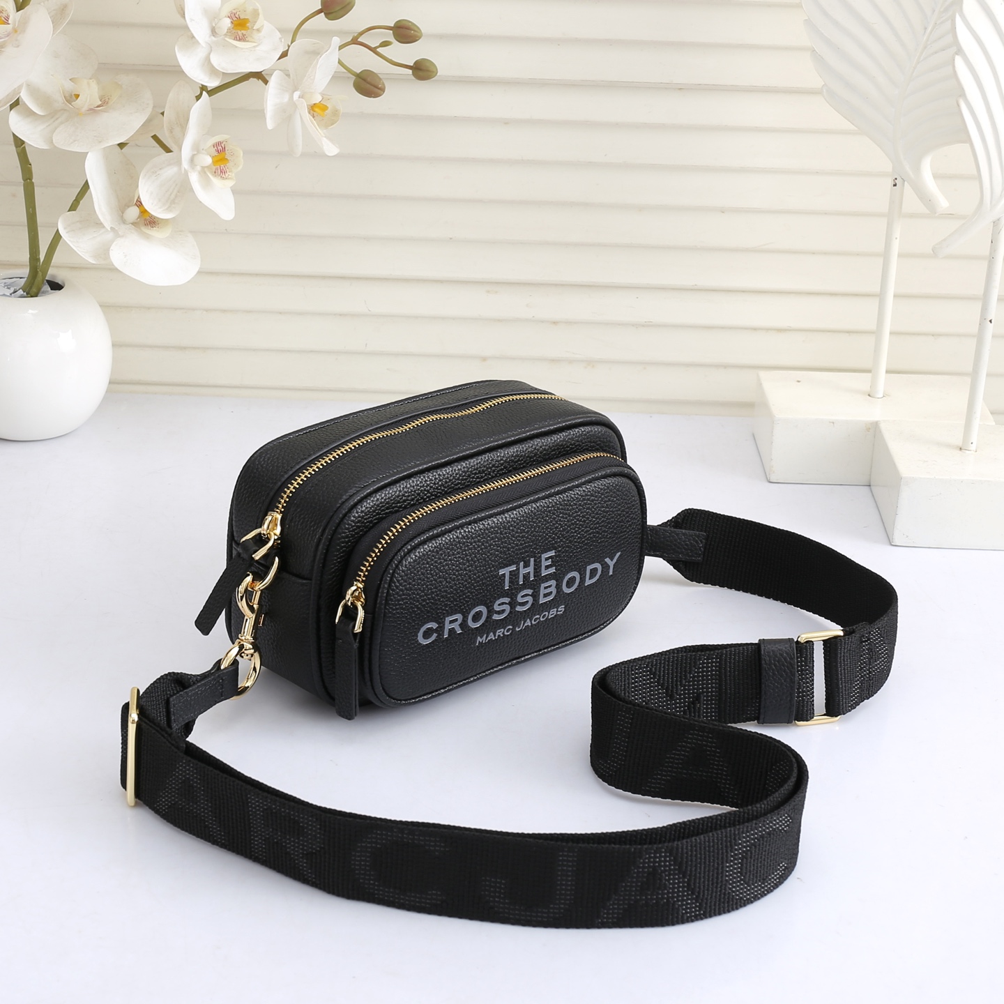 MarcJacobs更新了的相机包更加实用啦，出街通勤最百搭的包包#可斜挎可手提，当作胸包秒变潮流；容量