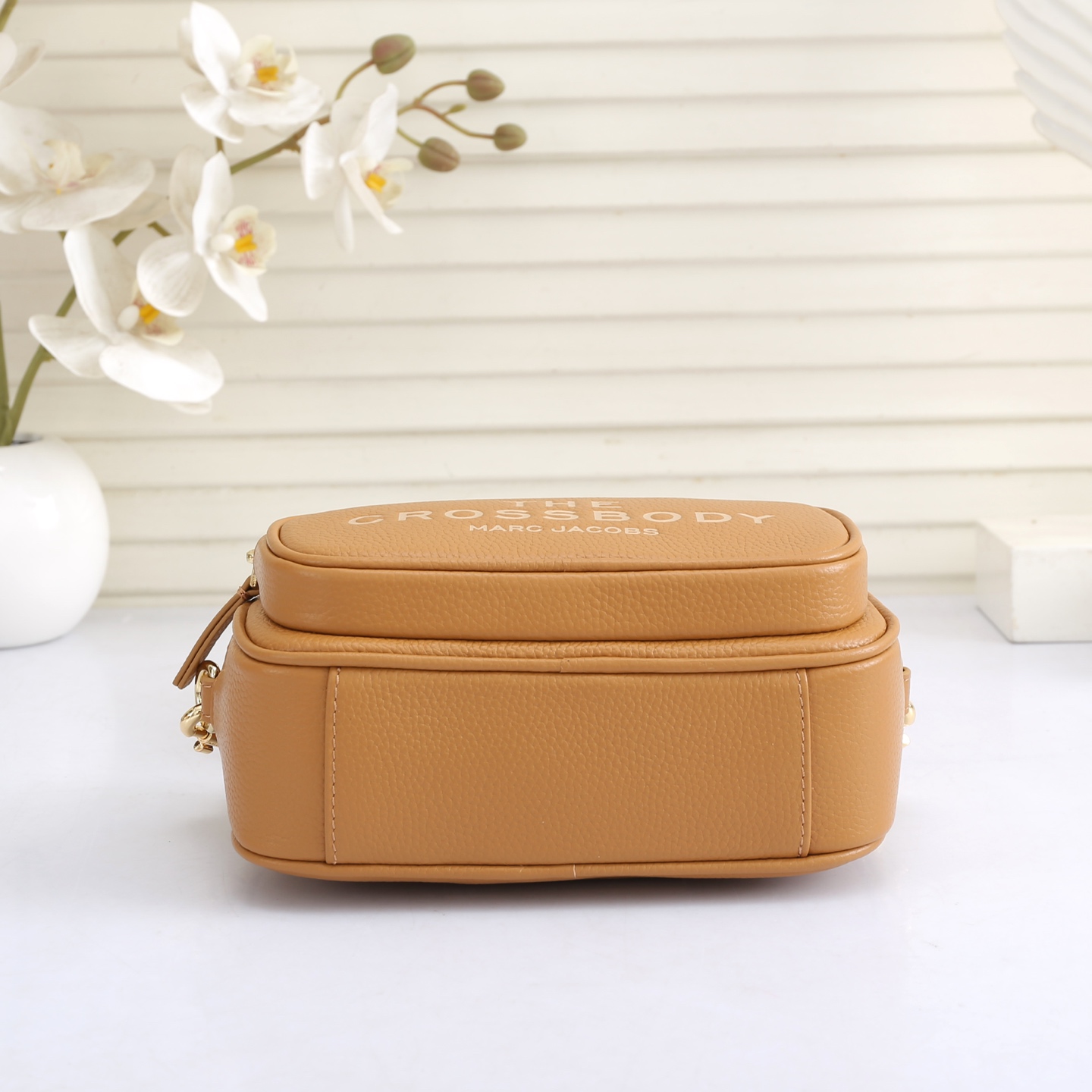 MarcJacobs更新了的相机包更加实用啦，出街通勤最百搭的包包#可斜挎可手提，当作胸包秒变潮流；容量