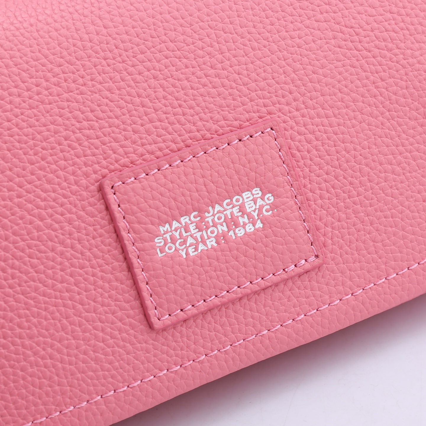 MarcJacobs春夏新品到货啦，夏天𥚃的多巴胺，适合活力四射的你[666]小小身躯大大容量！夏季超级