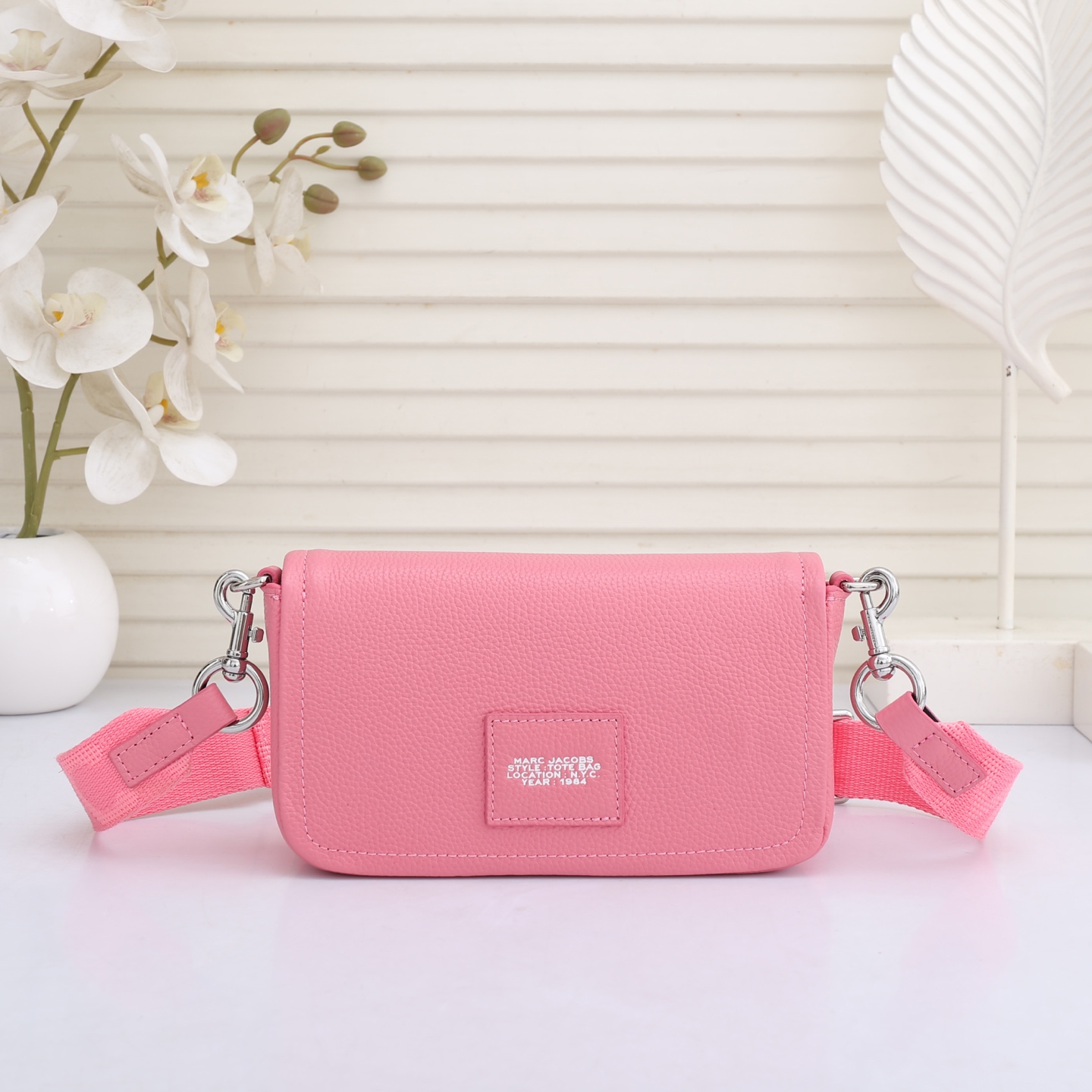 MarcJacobs春夏新品到货啦，夏天𥚃的多巴胺，适合活力四射的你[666]小小身躯大大容量！夏季超级