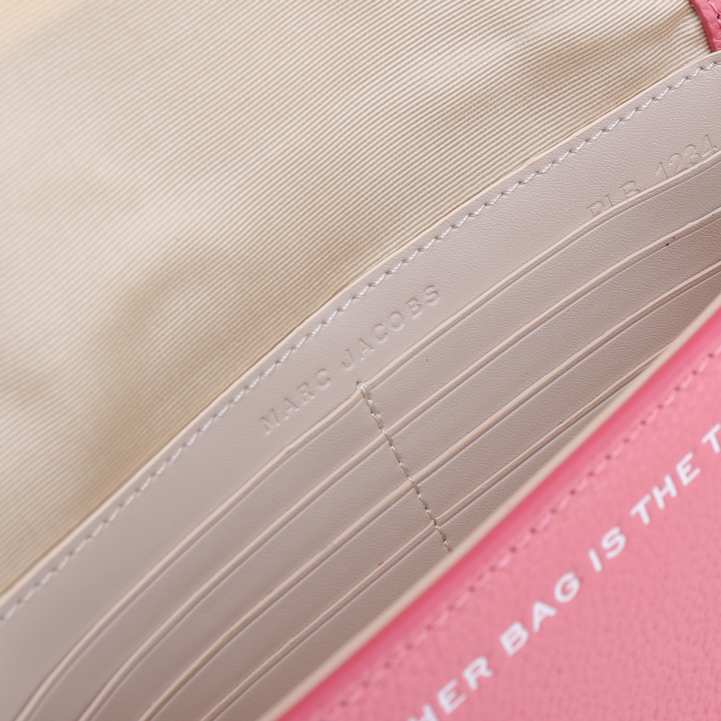 MarcJacobs春夏新品到货啦，夏天𥚃的多巴胺，适合活力四射的你[666]小小身躯大大容量！夏季超级