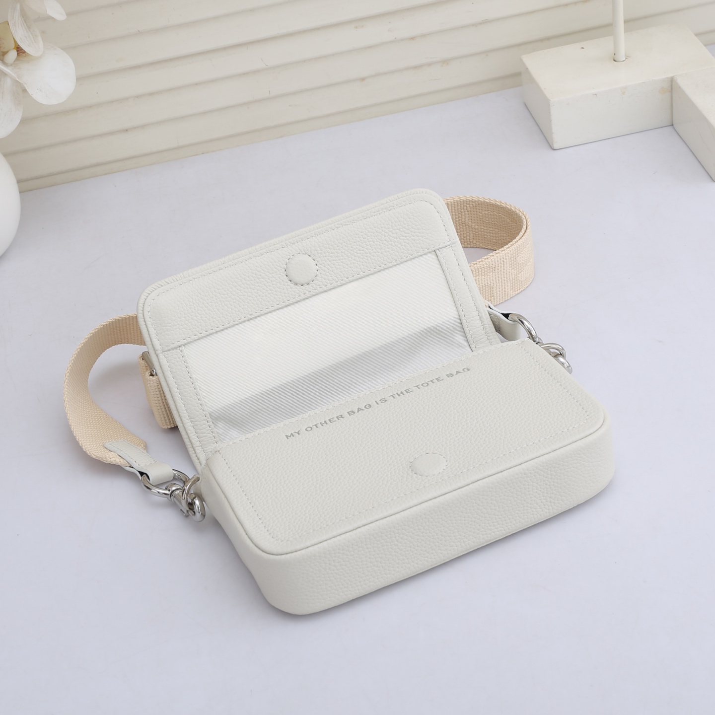 MarcJacobs春夏新品到货啦，夏天𥚃的多巴胺，适合活力四射的你[666]小小身躯大大容量！夏季超级