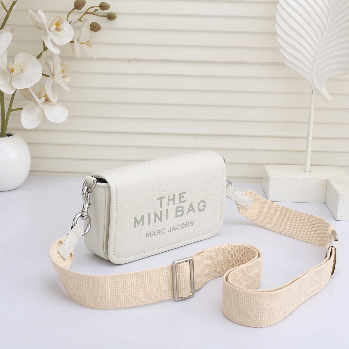 MarcJacobs春夏新品到货啦，夏天𥚃的多巴胺，适合活力四射的你[666]小小身躯大大容量！夏季超级