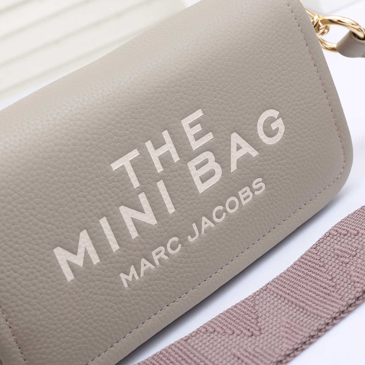 MarcJacobs春夏新品到货啦，夏天𥚃的多巴胺，适合活力四射的你[666]小小身躯大大容量！夏季超级