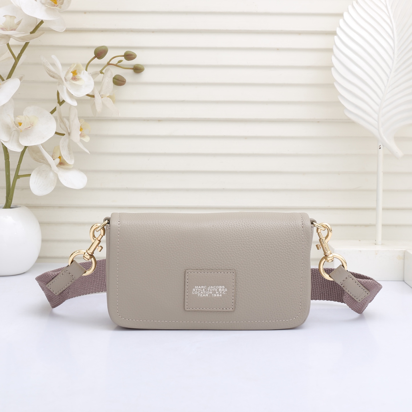 MarcJacobs春夏新品到货啦，夏天𥚃的多巴胺，适合活力四射的你[666]小小身躯大大容量！夏季超级