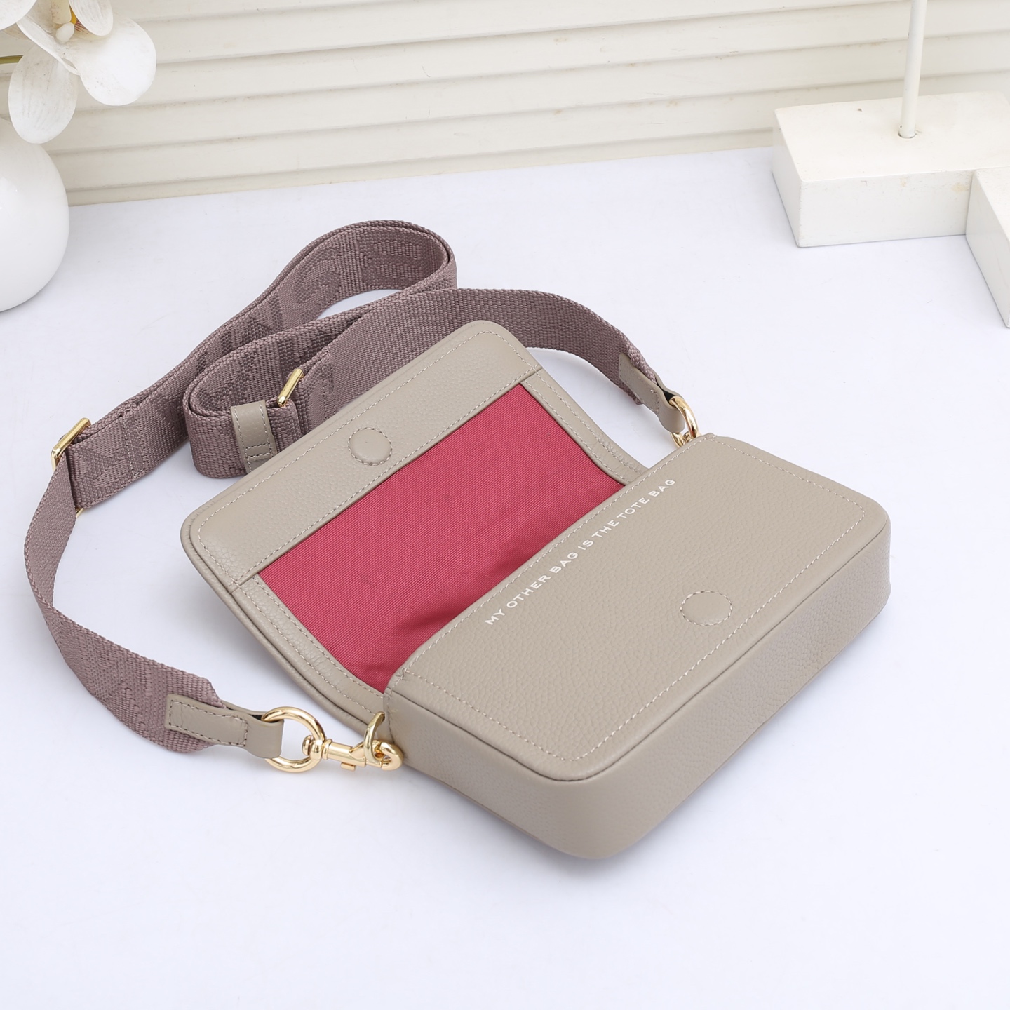 MarcJacobs春夏新品到货啦，夏天𥚃的多巴胺，适合活力四射的你[666]小小身躯大大容量！夏季超级