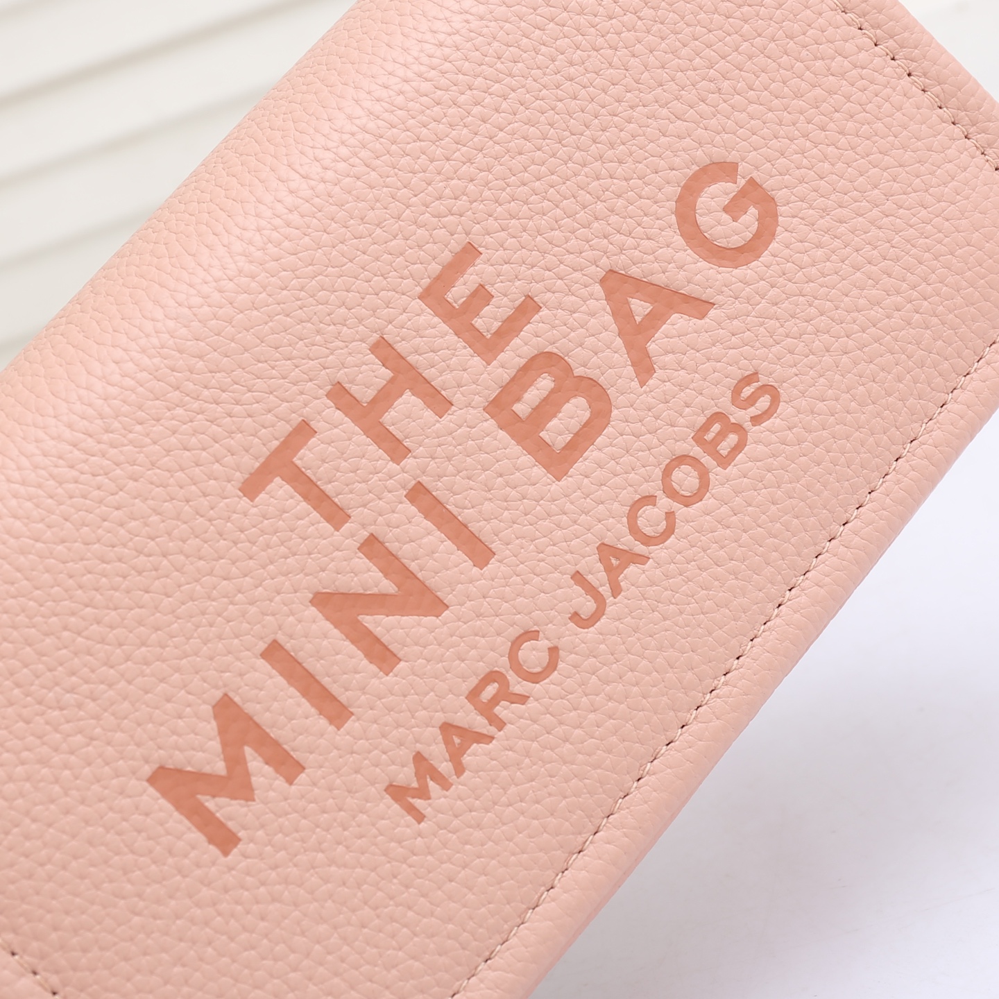 MarcJacobs春夏新品到货啦，夏天𥚃的多巴胺，适合活力四射的你[666]小小身躯大大容量！夏季超级