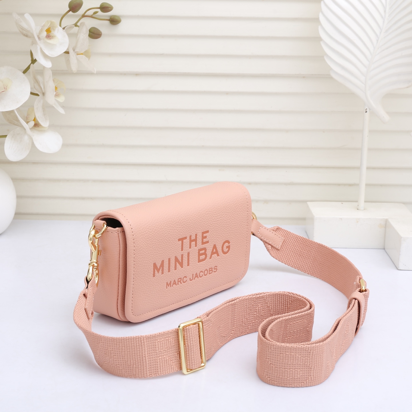 MarcJacobs春夏新品到货啦，夏天𥚃的多巴胺，适合活力四射的你[666]小小身躯大大容量！夏季超级