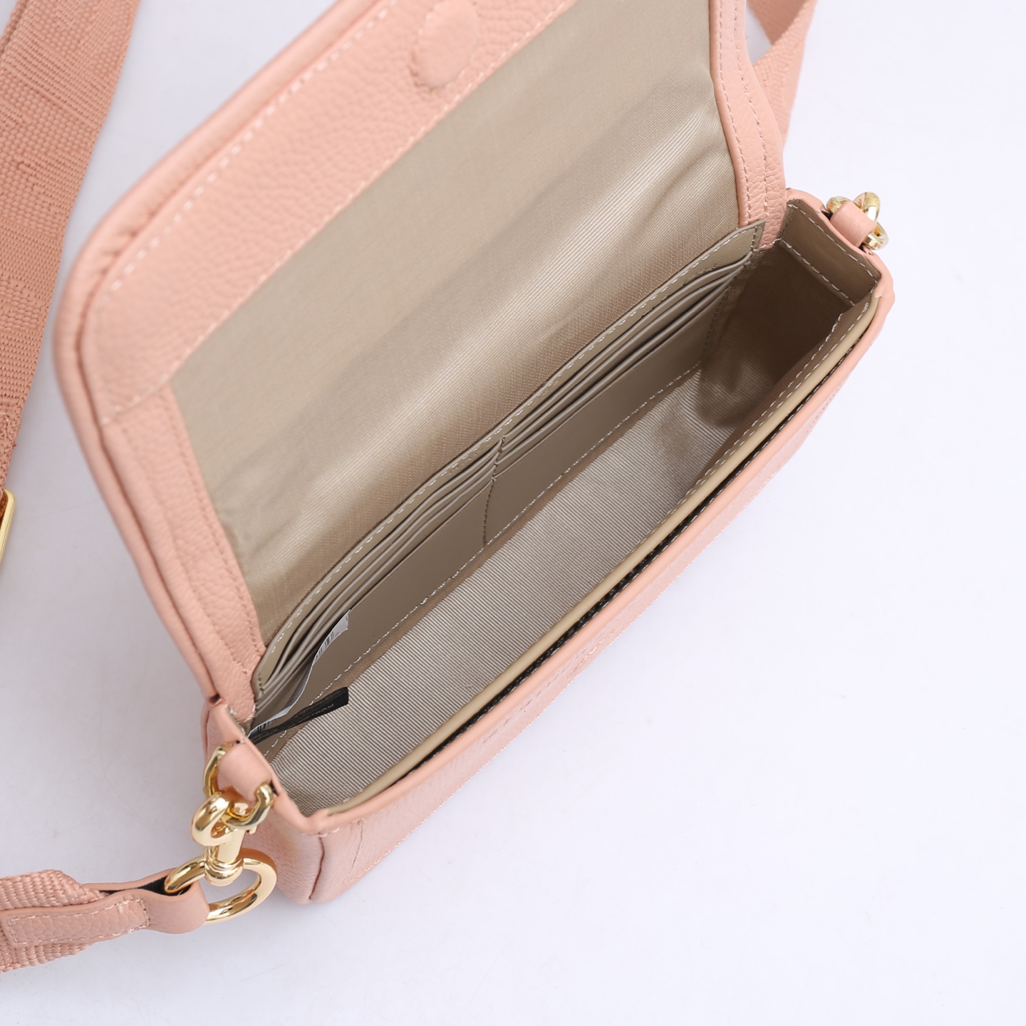 MarcJacobs春夏新品到货啦，夏天𥚃的多巴胺，适合活力四射的你[666]小小身躯大大容量！夏季超级