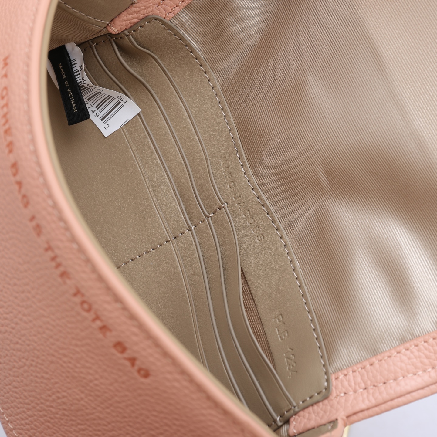 MarcJacobs春夏新品到货啦，夏天𥚃的多巴胺，适合活力四射的你[666]小小身躯大大容量！夏季超级