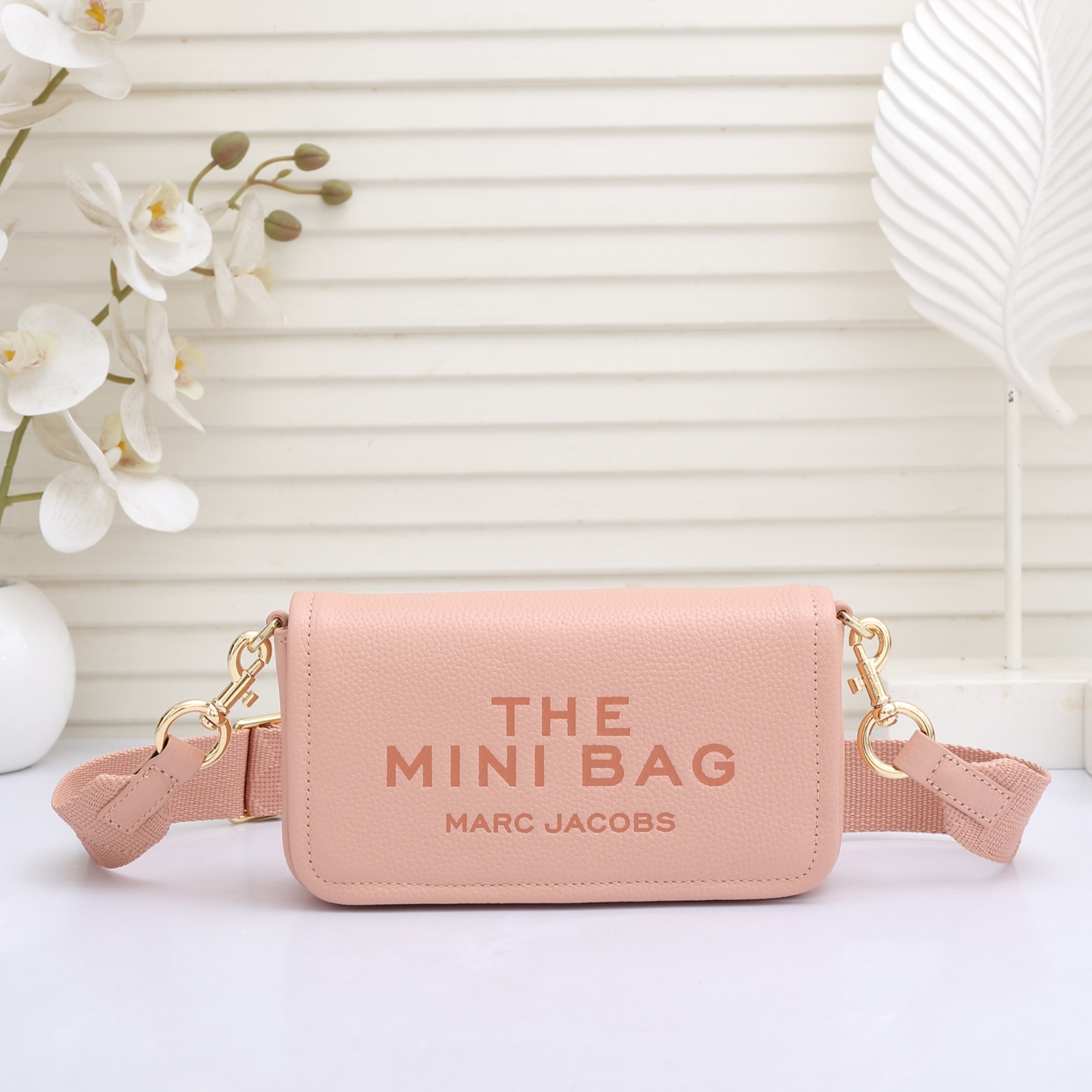 MarcJacobs春夏新品到货啦，夏天𥚃的多巴胺，适合活力四射的你[666]小小身躯大大容量！夏季超级