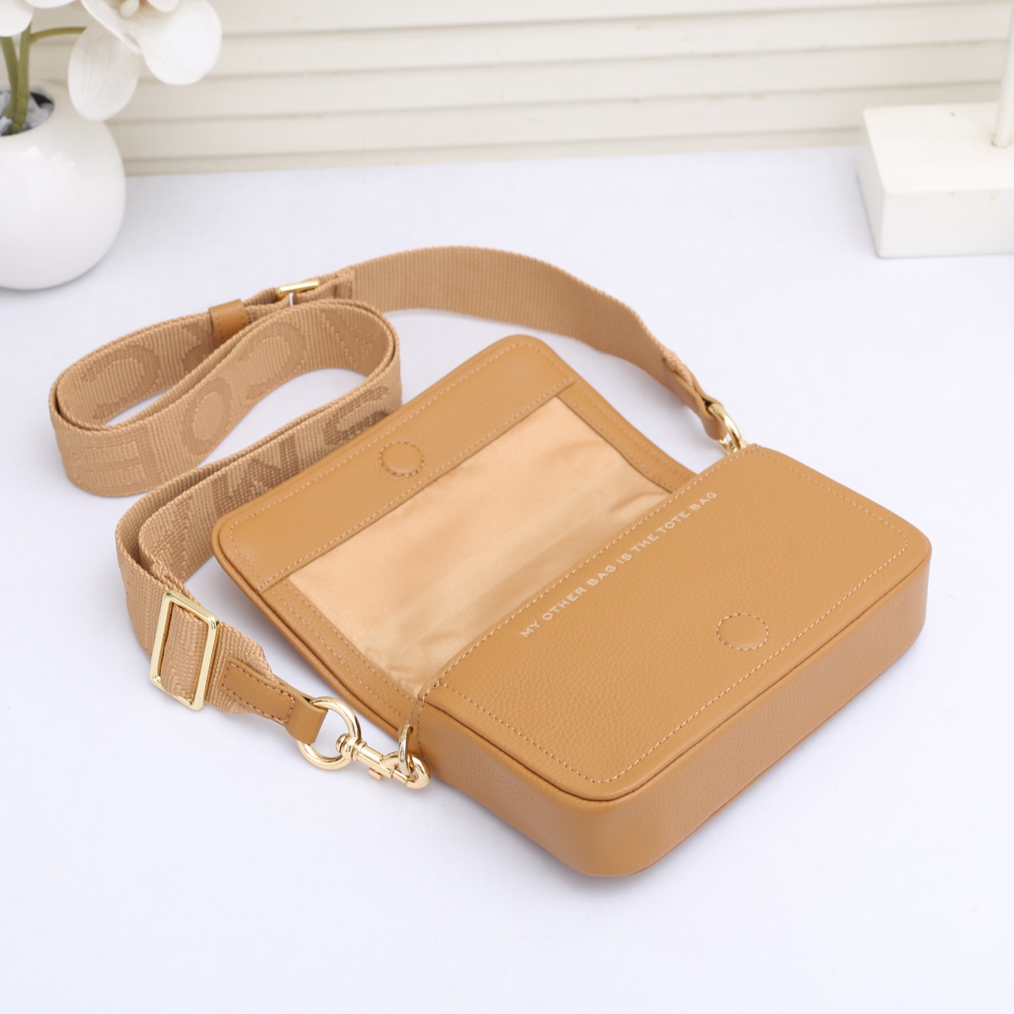 MarcJacobs春夏新品到货啦，夏天𥚃的多巴胺，适合活力四射的你[666]小小身躯大大容量！夏季超级