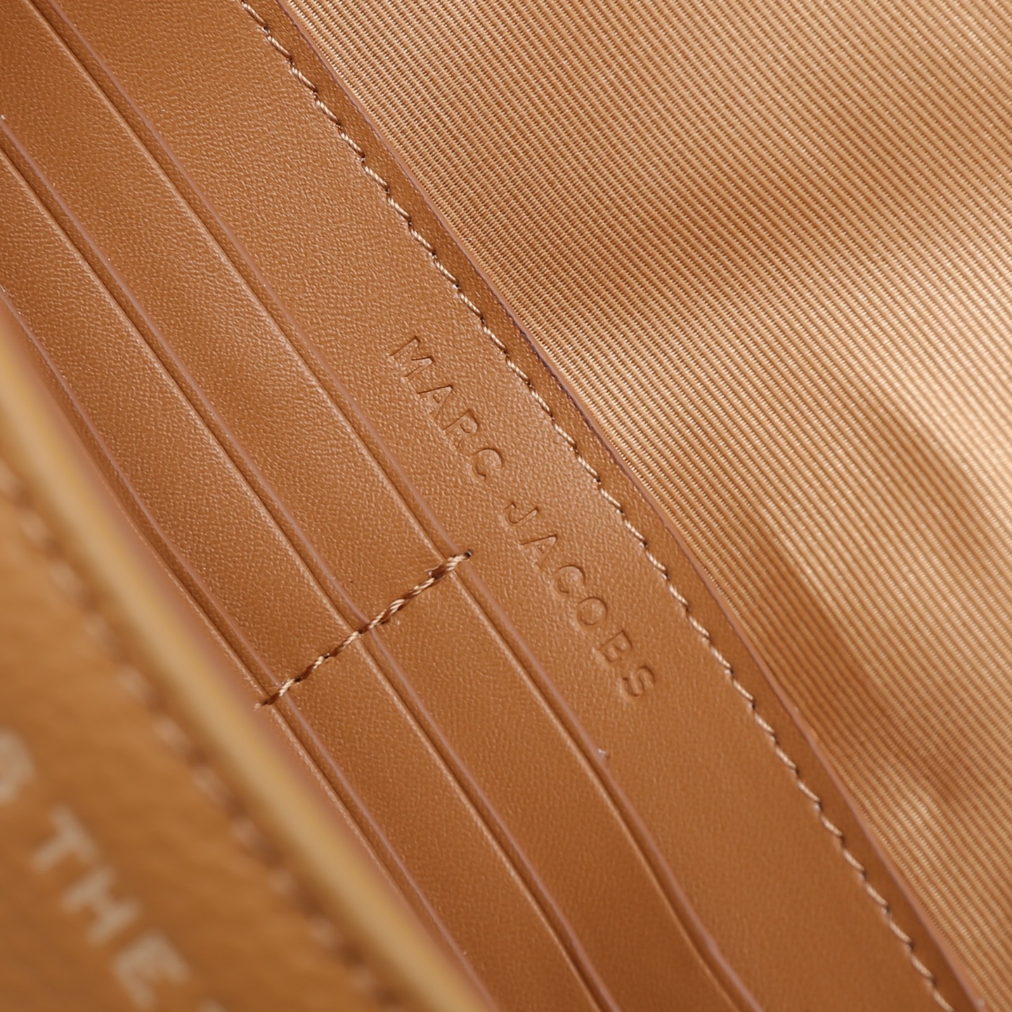 MarcJacobs春夏新品到货啦，夏天𥚃的多巴胺，适合活力四射的你[666]小小身躯大大容量！夏季超级