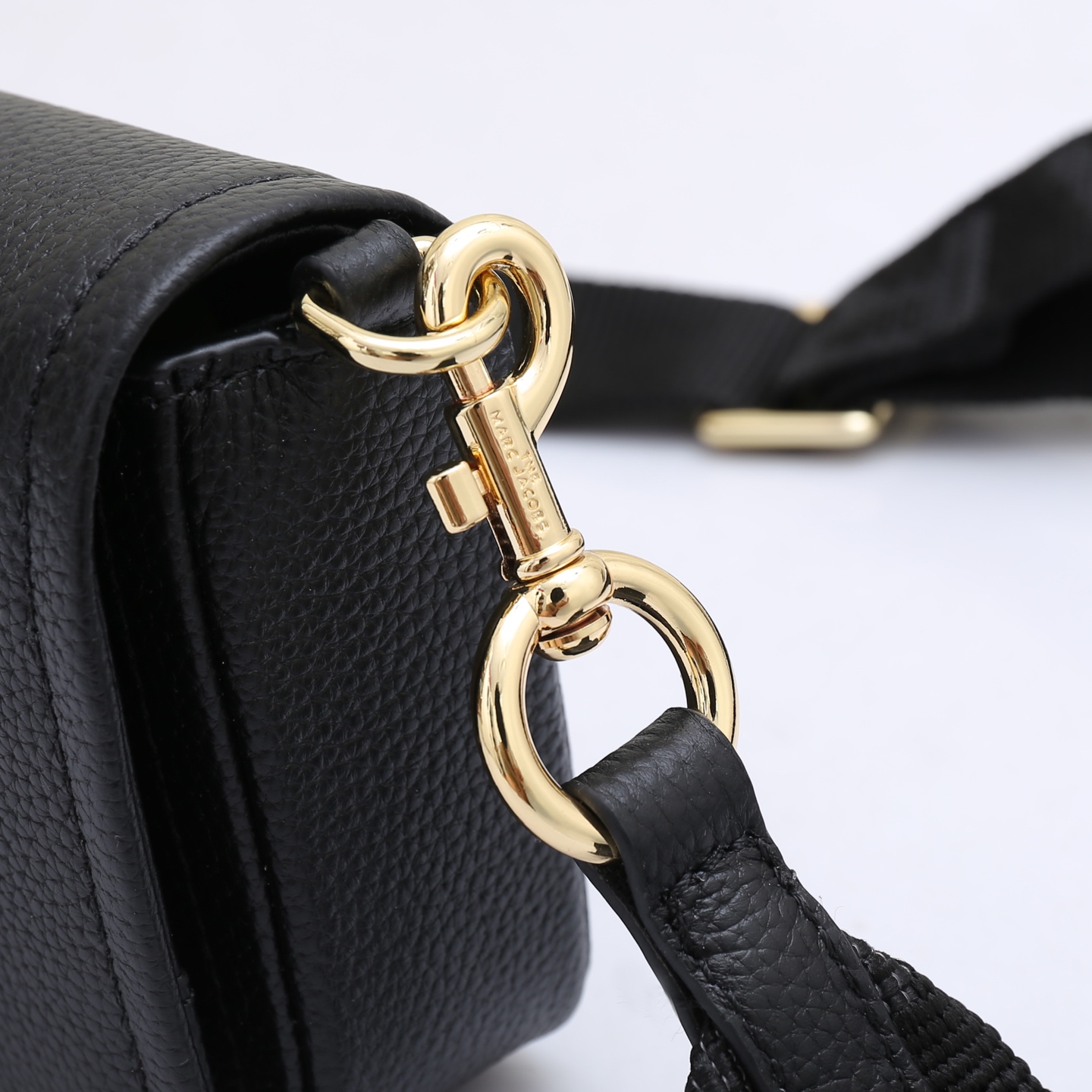 MarcJacobs春夏新品到货啦，夏天𥚃的多巴胺，适合活力四射的你[666]小小身躯大大容量！夏季超级