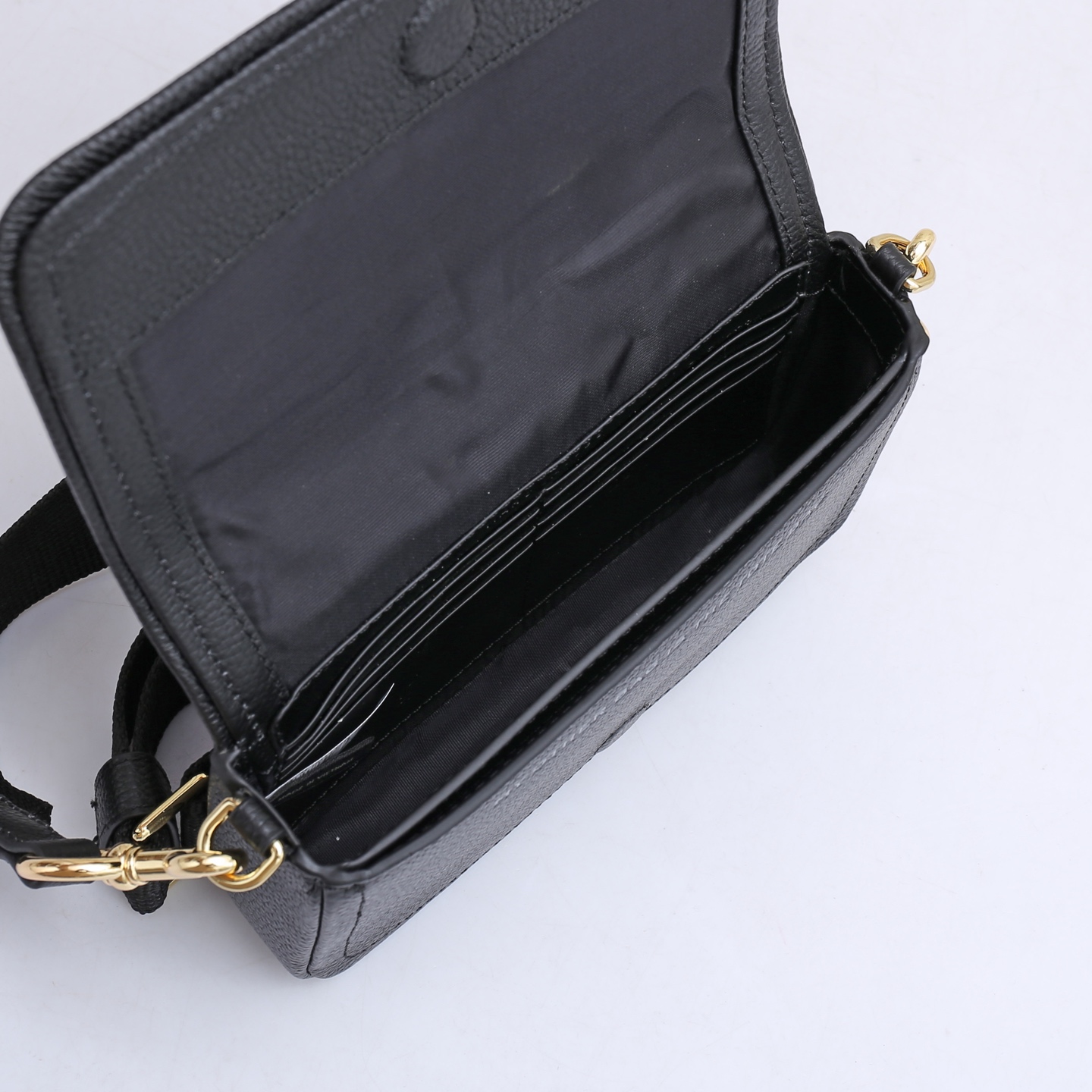 MarcJacobs春夏新品到货啦，夏天𥚃的多巴胺，适合活力四射的你[666]小小身躯大大容量！夏季超级