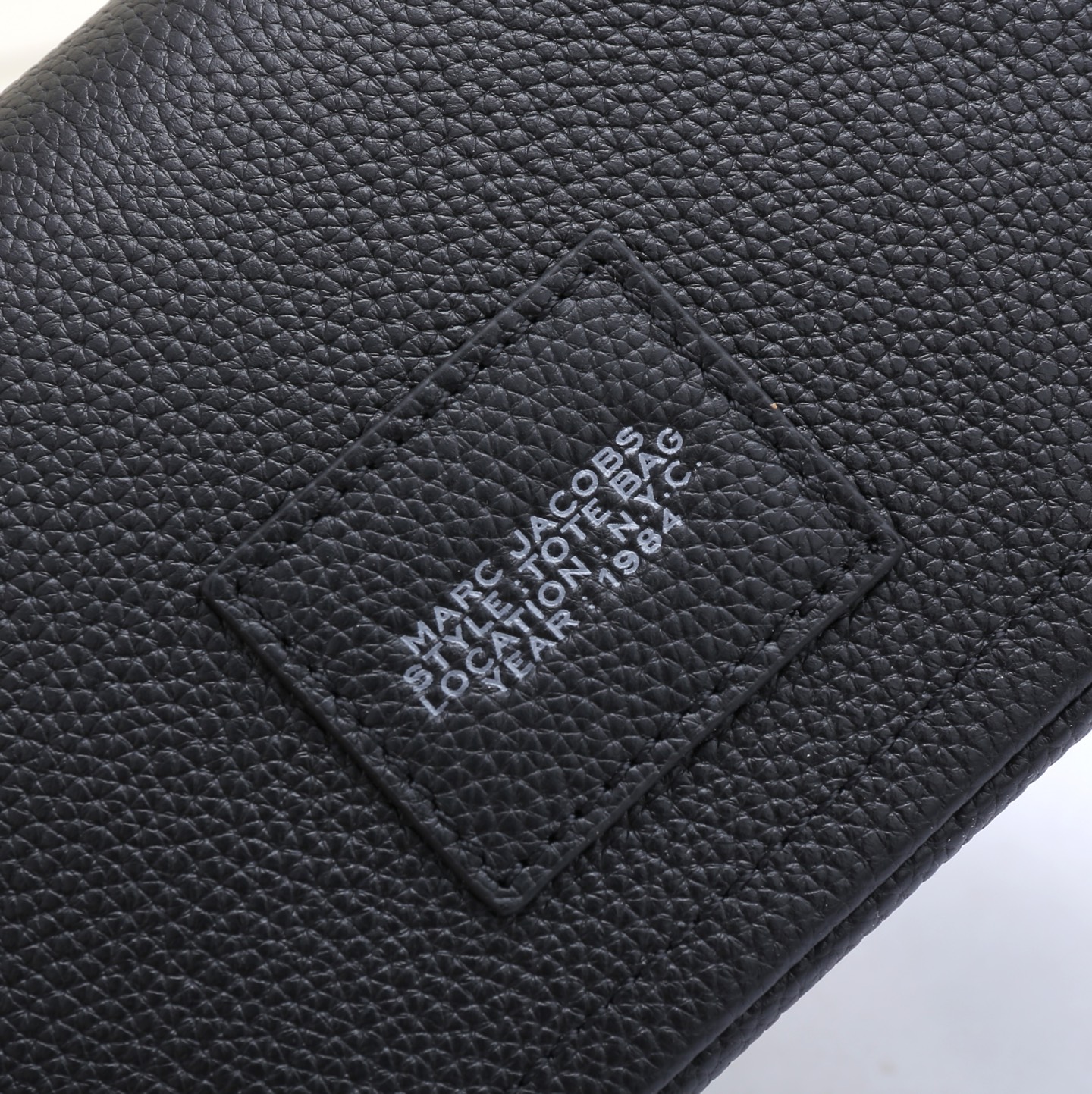 MarcJacobs春夏新品到货啦，夏天𥚃的多巴胺，适合活力四射的你[666]小小身躯大大容量！夏季超级