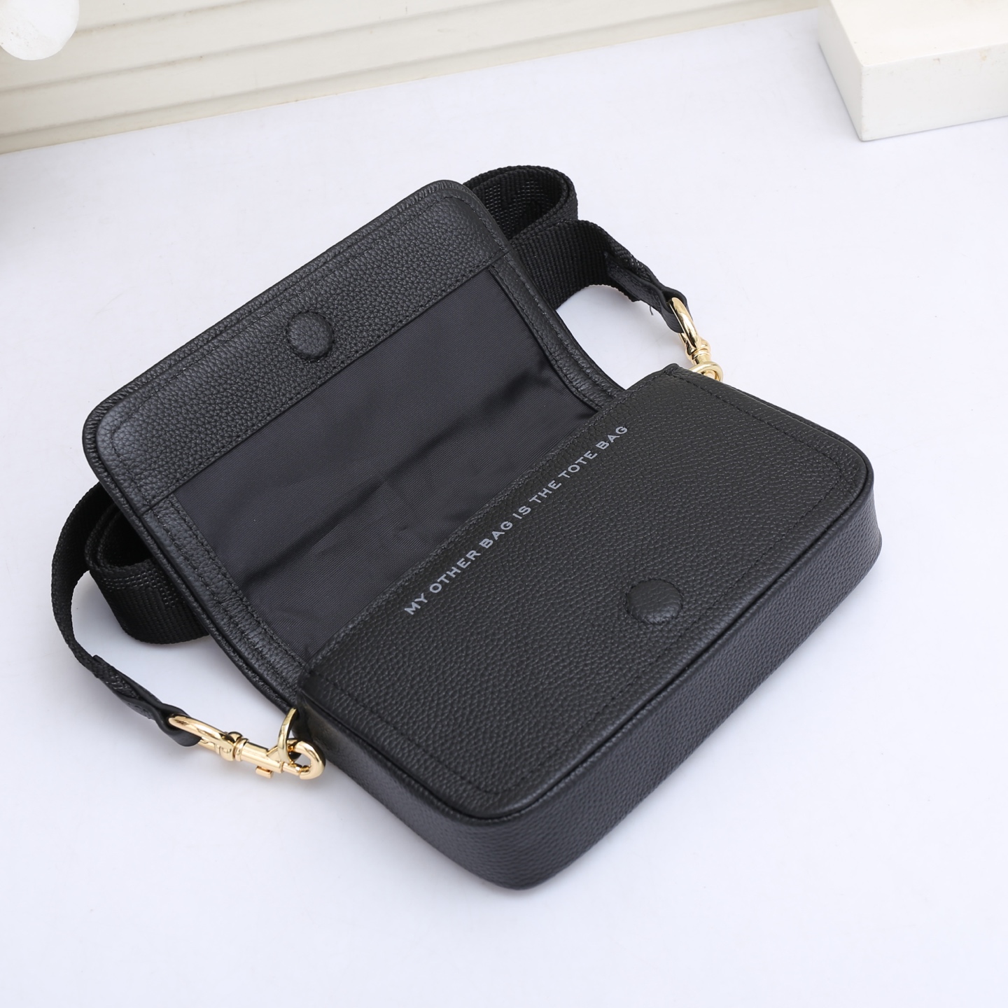 MarcJacobs春夏新品到货啦，夏天𥚃的多巴胺，适合活力四射的你[666]小小身躯大大容量！夏季超级