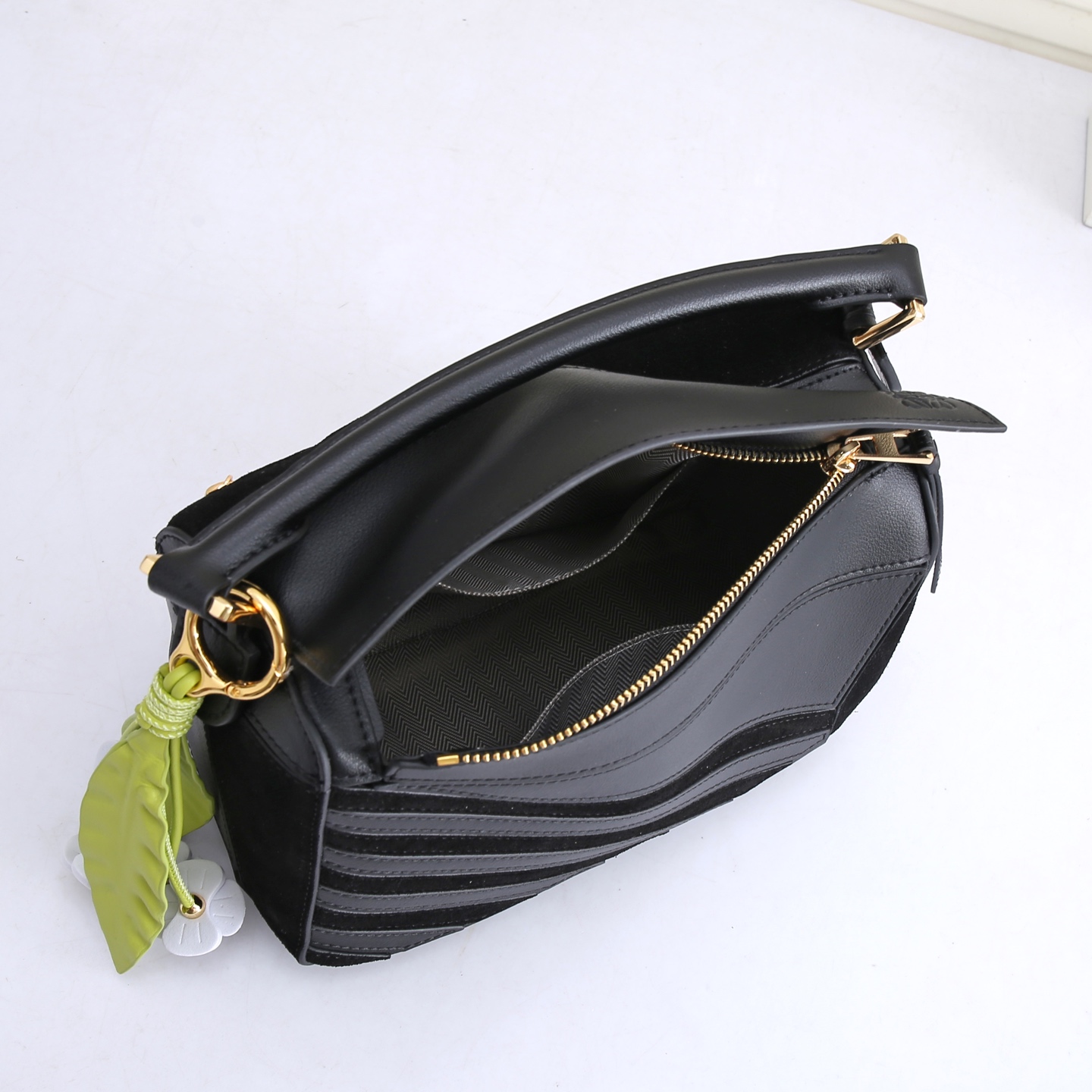 杨幂同款2025秋季新款LOEWE Featherlight Puzzle2手袋崭新推出原版皮拼磨砂绒F