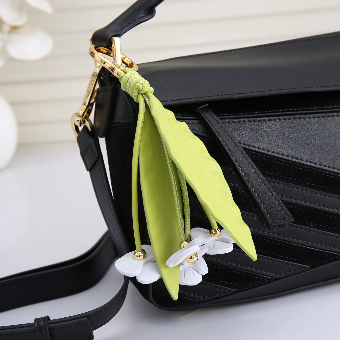 杨幂同款2025秋季新款LOEWE Featherlight Puzzle2手袋崭新推出原版皮拼磨砂绒F