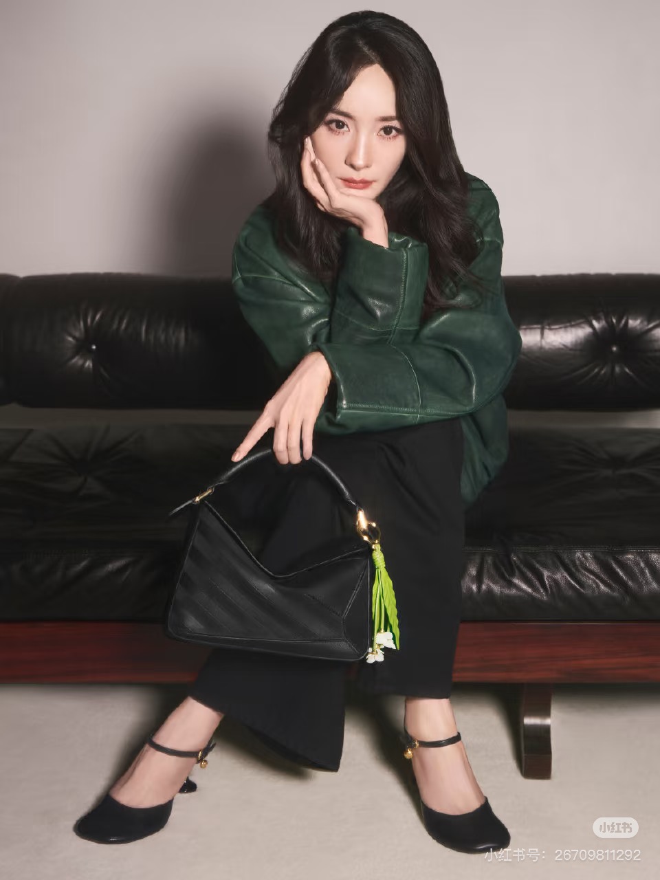 杨幂同款2025秋季新款LOEWE Featherlight Puzzle2手袋崭新推出原版皮拼磨砂绒F