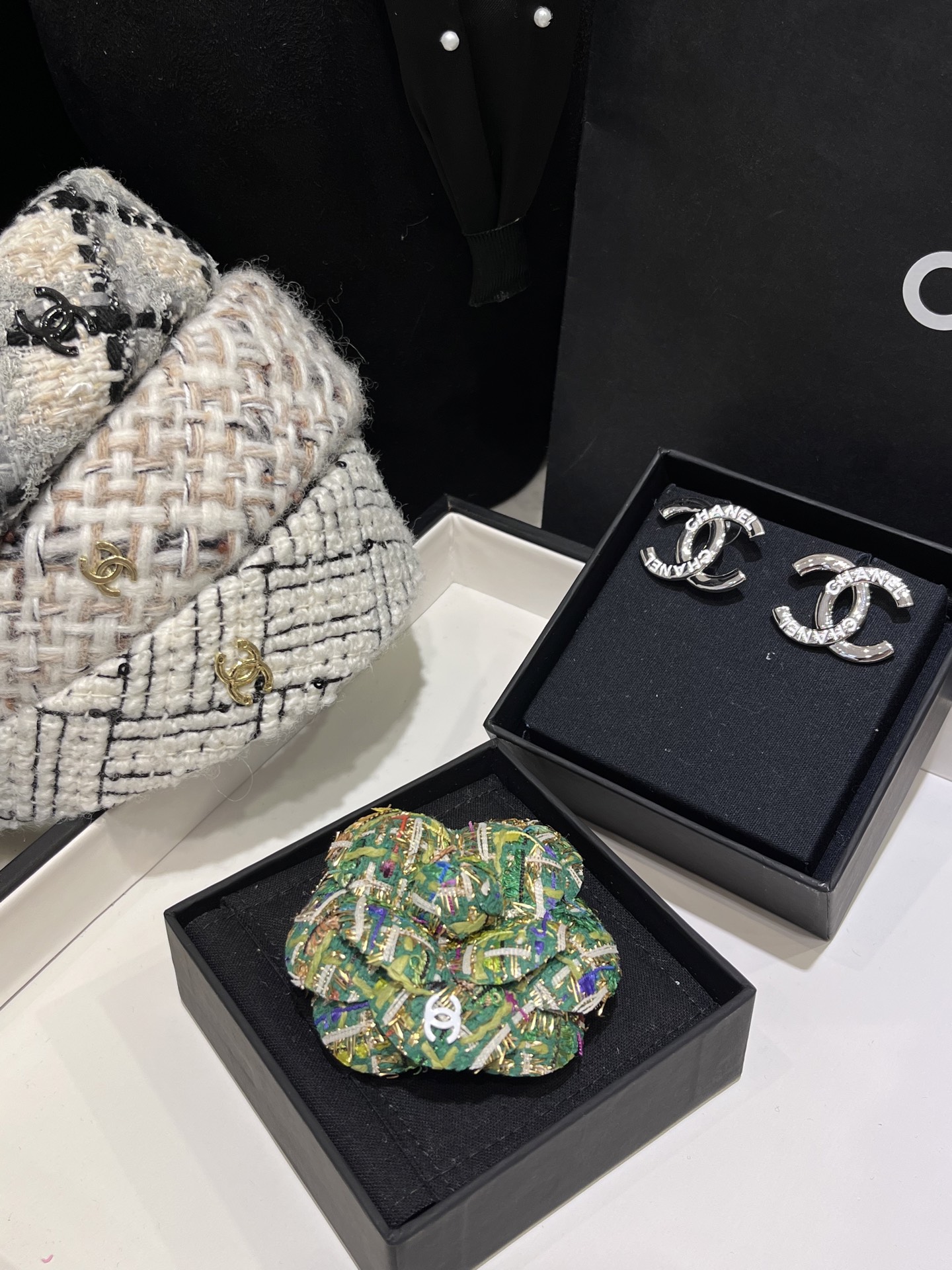 NO:631919,Colorful camellia brooch collection 7 corsages, there are so many ways to match them tomorrow!  The essence of small fragrant style, white and rich beauty must-have, brooch, breastpin, Cartier high-end accessories19860909彩色山茶花胸针合集7 胸花,明日常超多搭配方式！ 小香风穿搭的精髓白富美人手必备,,brooch，breastpin,卡迪亚高端饰品,Jewelry