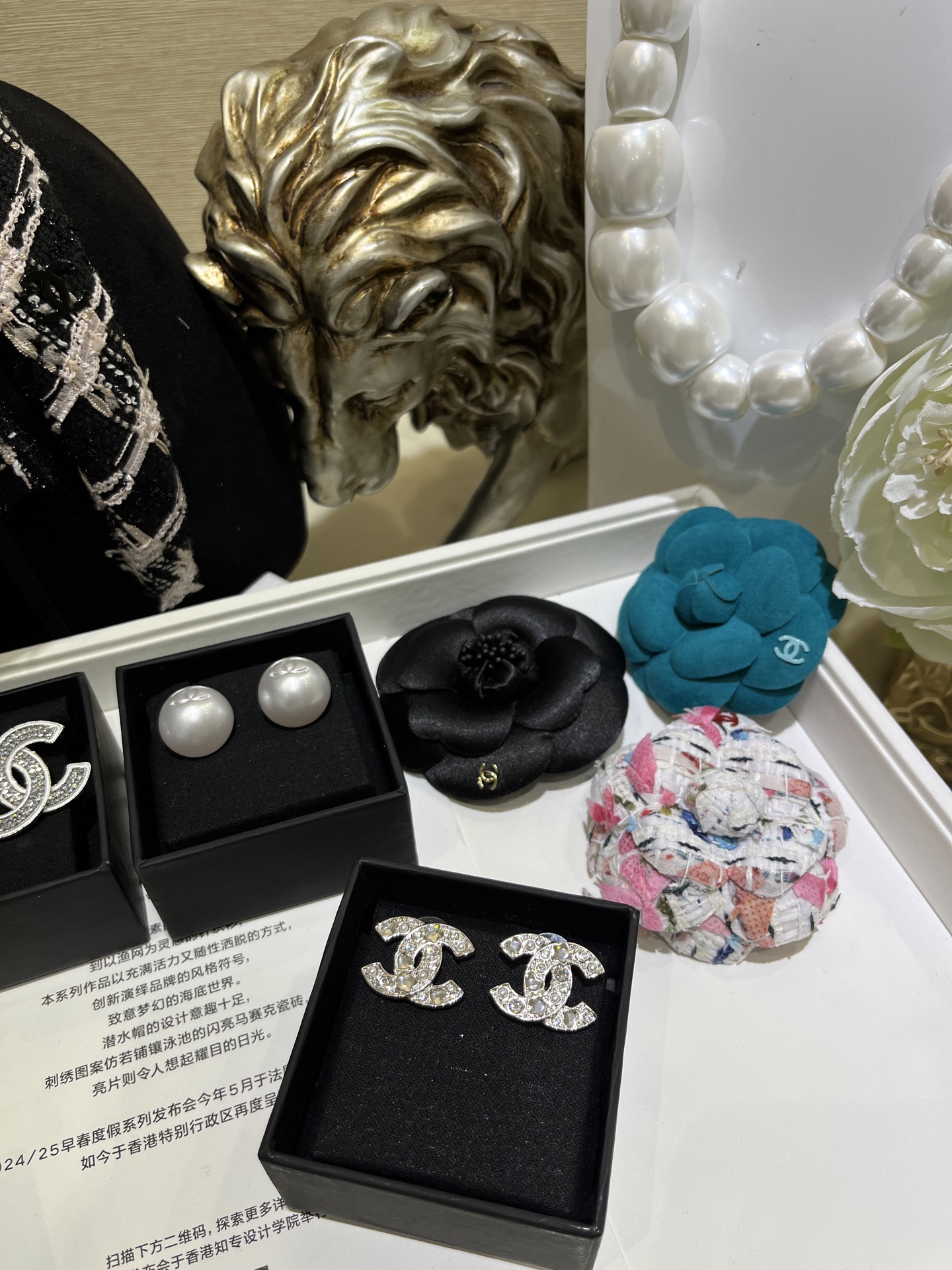 NO:359400,25P new Star Love Crystal Pearl Silver Full Diamond Double C Earrings Star Love Pearl Rhinestones Very rich elements 2.2cm size of upper ears is super present, very summer atmosphere, daily commuting versatile, Chanel earrings, chanel1986090925P新款星星爱心水晶珍珠银色满钻双C耳钉 星星爱心珍珠水钻 元素很丰富 2.2cm的大小上耳存在感超强 很有夏天的氛围日常通勤百搭必备,香奈儿耳钉,chanel,Jewelry