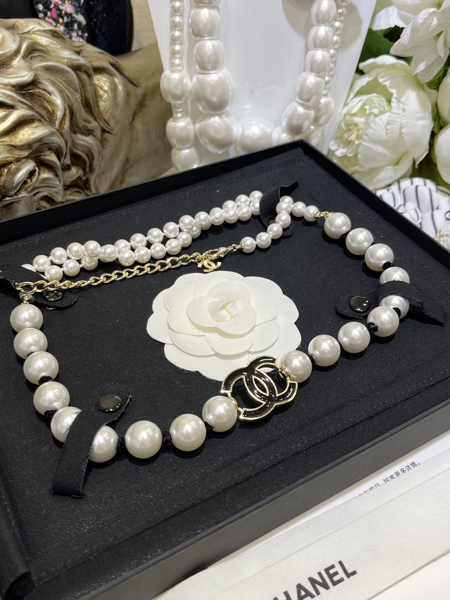 NO:635591,88260, the waist chain arrived today. 25 black enamel double C pearl waist chain. The length can be adjusted from 75-85cm. Black enamel double Cx pearls. Very classic color scheme. It is simple and has a special temperament. It is very easy to match. When worn on the upper body, it shows the proportion of the body. A must-have for fashion. YB consistent brass material. Customized pearls, Cartier high-end jewelry.1986090988260,今日到货腰链  25黑色珐琅双C珍珠腰链 长度尺寸75-85cm调节 黑色珐琅双Cx珍珠 很经典的配色 简单又带点特别的气质非常好搭配 佩戴上身很显身材比例 时髦精必备 yb一致黄铜材质 定制珍珠,,卡迪亚高端饰品,Jewelry