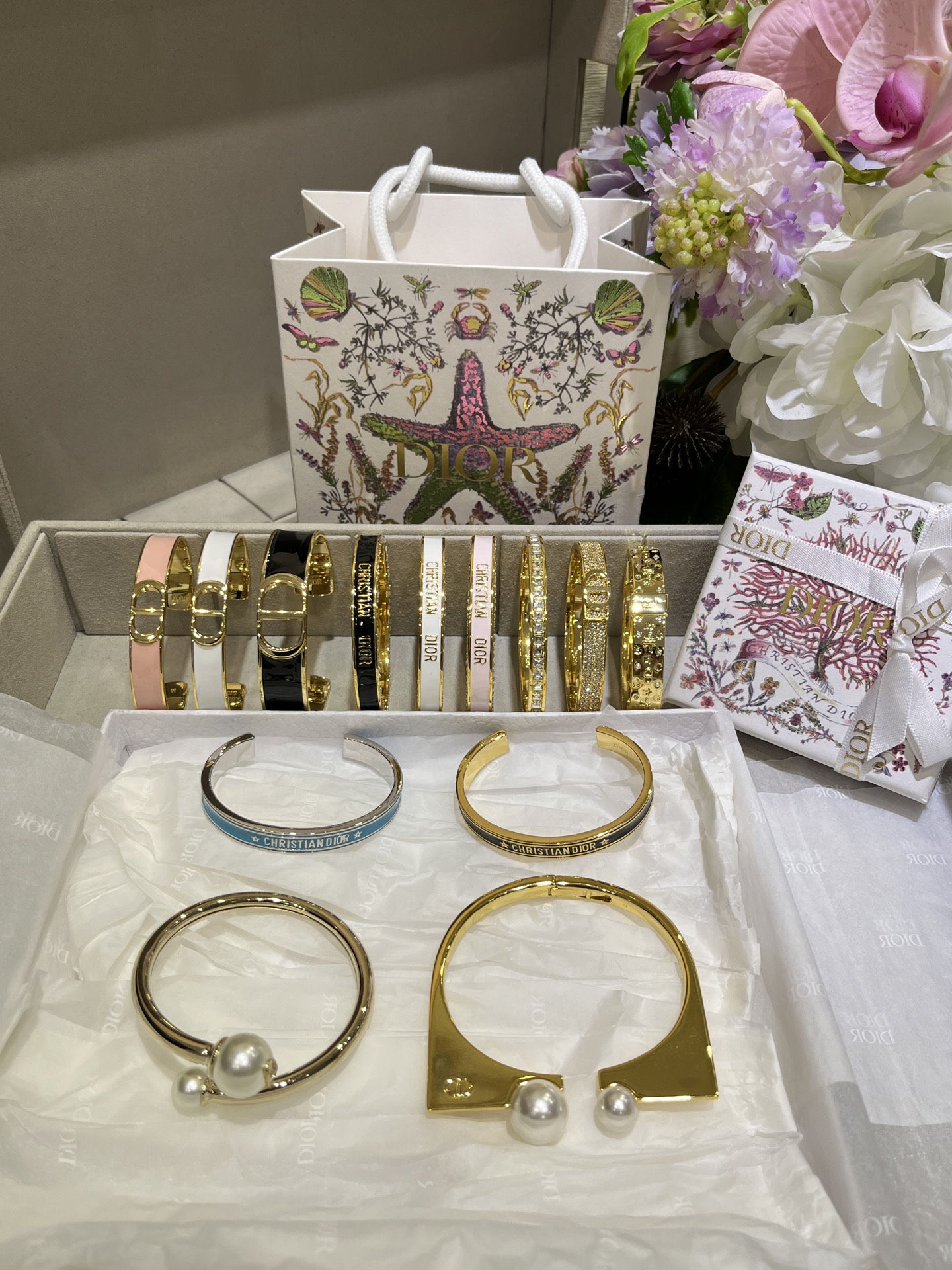 NO:632189,New bracelets and bracelets are in stock. More than a dozen styles are very good-looking. Customized models are at good prices. They are fashionable and noble and have a very good feel. Very suitable for stacking, bracelets, and Cartier high-end jewelry.19860909新款手环手镯现货合集选款啦 十几个款式都特别好看定制款好价 时髦贵气质感也很好 超适合叠戴,,bracelet,卡迪亚高端饰品,Jewelry