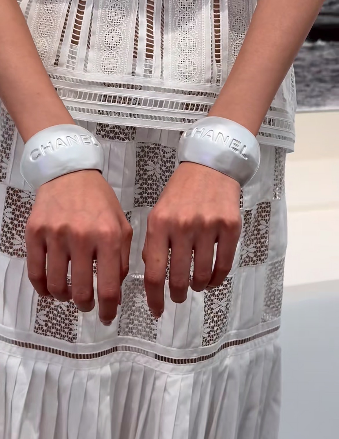 NO:635696,This bracelet is so awesome. It matches with ready-made clothes and has a strong aura. Bracelet is a high-end Cartier jewelry.19860909这个手镯太厉害了 搭配成衣,气场强的很,,bracelet,卡迪亚高端饰品,Jewelry