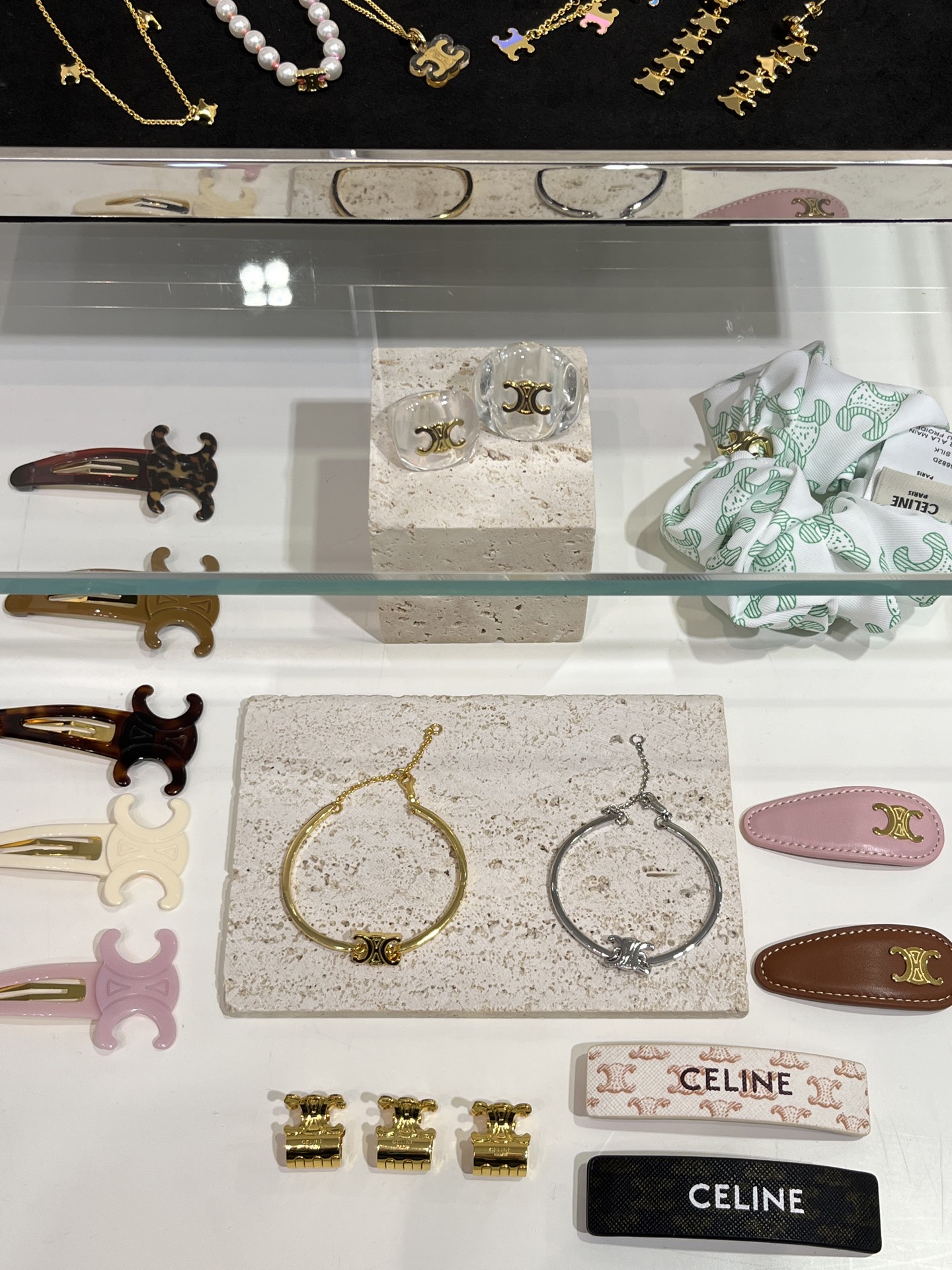 NO:635473,88180. Available today in gold & silver. New classic Arc de Triomphe logo bracelet. Metal Arc de Triomphe logo is simple and advanced. The design of the bracelet chain can be freely adjusted in size. Various styles can be controlled. Super versatile for daily use. Brass material like yb. Bracelet, bracelet, Cartier high-end jewelry.1986090988180.今日到货金色&银色可选 新款经典凯旋门徽标手环 金属凯旋门徽标简约又高级 手环链条的设计可自由调节尺寸大小 各种风格都可以驾驭 日常超级百搭 yb一样黄铜材质 手环手镯,,bracelet,卡迪亚高端饰品,Jewelry