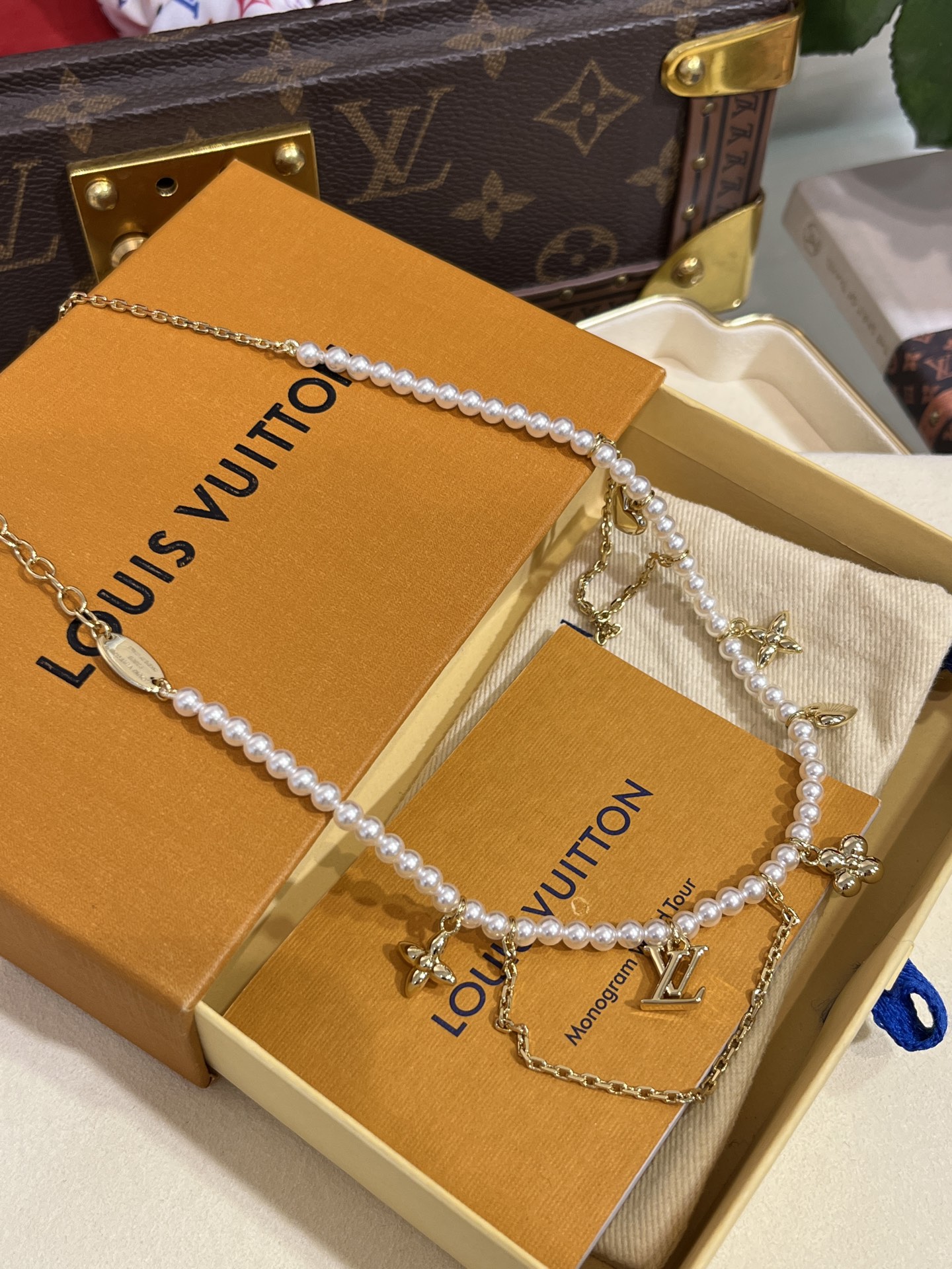 NO:632473,88220. Today’s top version of new products 25 years new gold letter presbyopic pearl necklace Classic presbyopic pattern The flower shape has a strong three-dimensional metallic light The millet beads are so exquisite The upper body effect is good Versatile and exquisite for daily use YB consistent brass material Customized pearls, necklace, Cartier high-end jewelry1986090988220.今日新品顶级版本  25年新款金色字母老花珍珠项链 经典老花图案 花型立体金属光感强 小米珠太精致了 上身效果好 日常百搭精致 yb一致黄铜材质 定制珍珠,,necklace,卡迪亚高端饰品,Jewelry