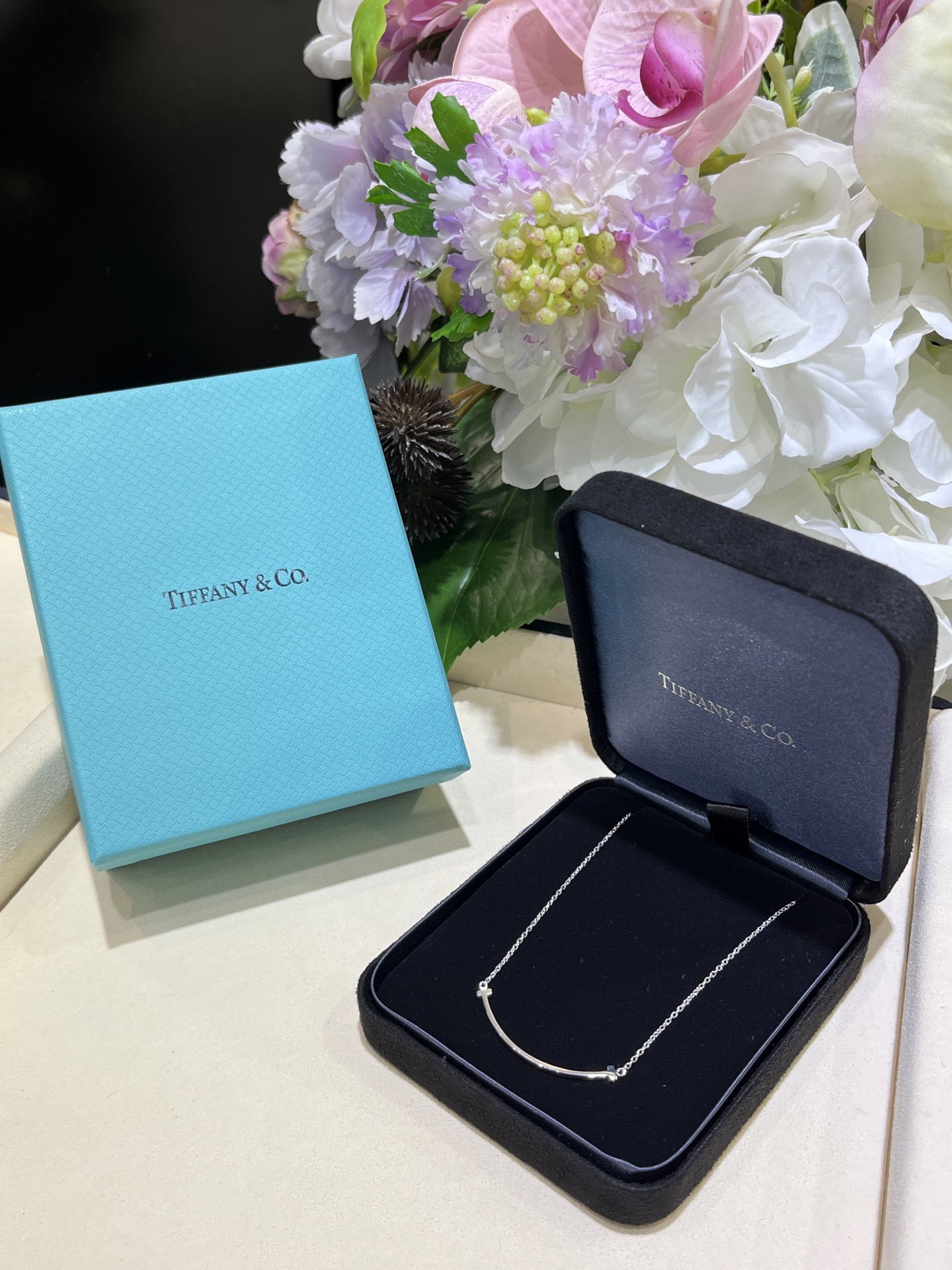 NO:634794,88200. Today’s new products are white gold. Tiffany’s new small smile platinum glossy necklace. Classic and versatile smile necklace ~ low-key and elegant. The curvature is simple and smooth and the upper body just modifies the face. zk real gold. Real shot customized 925 sterling silver material, necklace, pure silver, Cartier high-end jewelry.1986090988200.今日新品白金色 Tiffany新款小号笑脸白金色光面项链 经典百搭的微笑项链～低调显气质 弧度简约流畅上身刚好修饰脸型 zk真金 实拍定制925纯银材质,,necklace,pure silver,卡迪亚高端饰品,Jewelry