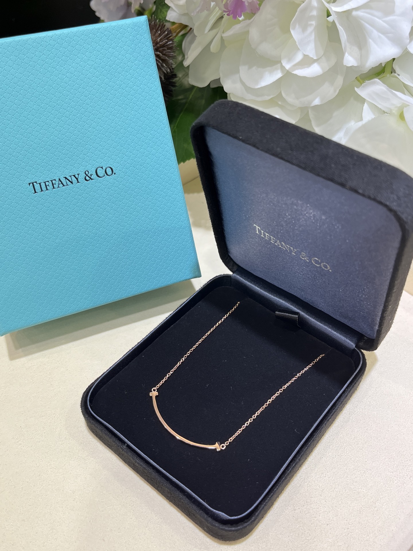 NO:634792,88200, Today's new product in rose gold Tiffany's new small smiley face rose gold glossy necklace Classic and versatile smile necklace ~ low-key and elegant The curvature is simple and smooth, the upper body just modifies the face shape zk real gold Real shot customized 925 silver gold plating, necklace, gold plating, Cartier high-end jewelry1986090988200,今日新品玫瑰金色 Tiffany新款小号笑脸玫瑰金色光面项链 经典百搭的微笑项链～低调显气质 弧度简约流畅上身刚好修饰脸型 zk真金 实拍定制925银镀金,,necklace,gold plating,卡迪亚高端饰品,Jewelry