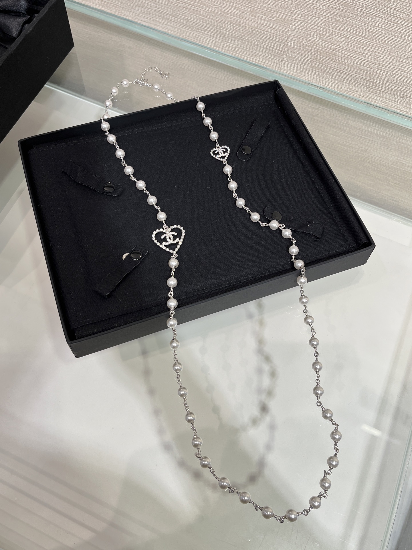 NO:633670,88360 Today's new silver sweater chain 25 new hollow love rhinestone double C pearl necklace sweater chain Bubble diamond hollow love with pearl chain full of details sweater chain is very suitable for matching this year's popular slanted shoulder clothes yb same brass material Swarovski diamond customized pearls, sweaters, necklace, Cardia high-end jewelry1986090988360今日新品银色款毛衣链 25新款镂空爱心水钻双C珍珠项链毛衣链 泡泡钻镂空爱心搭配珍珠链条 细节满满 毛衣链很适合搭配今年流行的斜肩衣服 yb一样黄铜材质施华洛钻定制珍珠,,sweaters,necklace,卡迪亚高端饰品,Jewelry