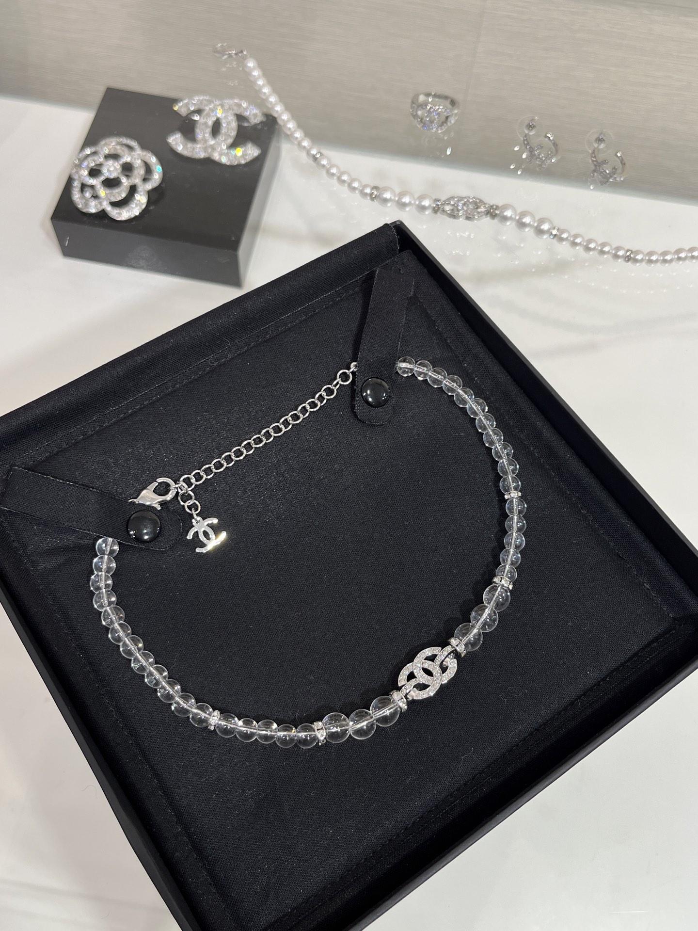 NO:359307,25s new transparent beads silver full diamond double C necklace choker full diamond double C transparent crystal beads transparent and cute too oxygen-free beauty feel spring and summer essentials yb-like brass material customized crystal pearl resin crystal necklace, Chanel necklace, chanel, necklace1986090925s新款透明珠子银色满钻双C项链choker 满钻双C透明水晶珠子 清透又可爱 太有氧气美女的feel啦春夏必备款 yb一样黄铜材质定制水晶珍珠树脂 水晶项链,香奈儿项链,chanel,necklace,Jewelry