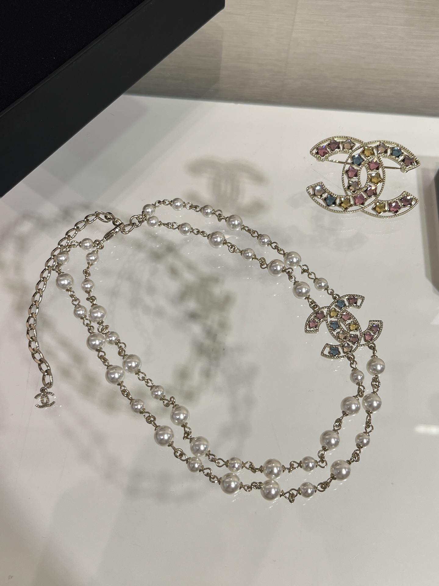 NO:633596,88240, Today's new product double layer necklace 25 new color crystal star double C pearl double layer necklace The summer dopamine color matching is really too sweet and girly. The crystal clear colorful star candy is completely irresistible. The double layer necklace has its own sense of layering. It is recommended to buy it. YB consistent brass material Swarovski diamond customized crystal top version shipped, necklace, Cartier high-end jewelry1986090988240,今日新品双层项链 25新款彩色水晶星星双C珍珠双层项链 夏日多巴胺配色真的太甜太少女了 晶莹剔透的彩色星星糖完全无法抗拒 双层项链自带层次感 推荐入手 yb一致黄铜材质 施华洛钻 定制水晶 顶级版本出货,,necklace,卡迪亚高端饰品,Jewelry