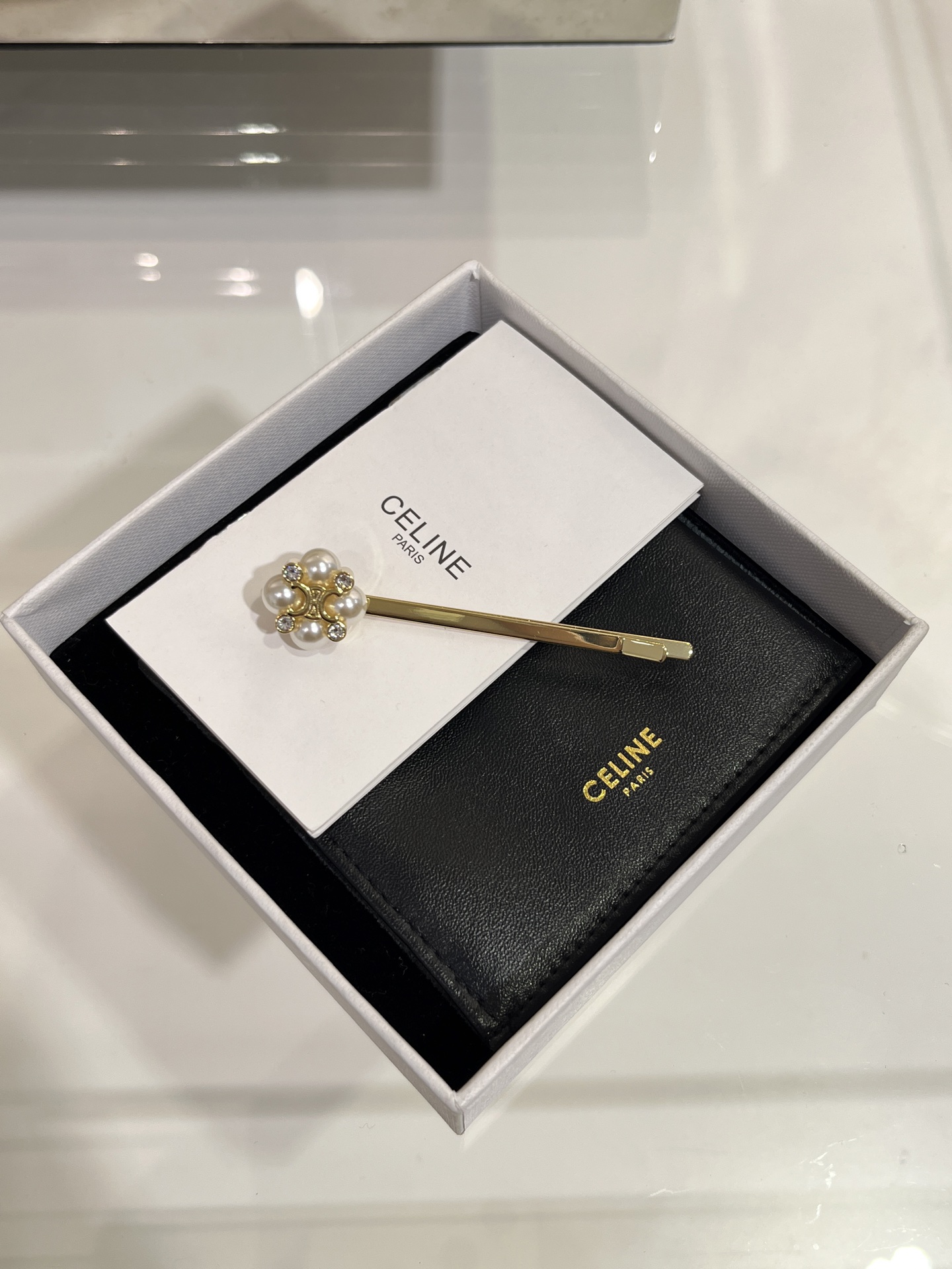 NO:632946,88160, today’s new hairpins 25ss new golden Arc de Triomphe hairpin one-word clip Clover Pearl Arc de Triomphe one-word clip It has a beautiful meaning and has a high appearance rate in daily matching. It is the first in appearance and practicality. YB same brass material Swarovski crystal. Customized pearls, hairpins, Cartier high-end jewelry.1986090988160,今日新品发夹 25ss新款金色凯旋门发夹一字夹 幸运草珍珠凯旋门一字夹 寓意美好 日常搭配出场率极高 好看实用第一名 yb一样黄铜材质施华洛水晶 定制珍珠,,hairpins,卡迪亚高端饰品,Jewelry