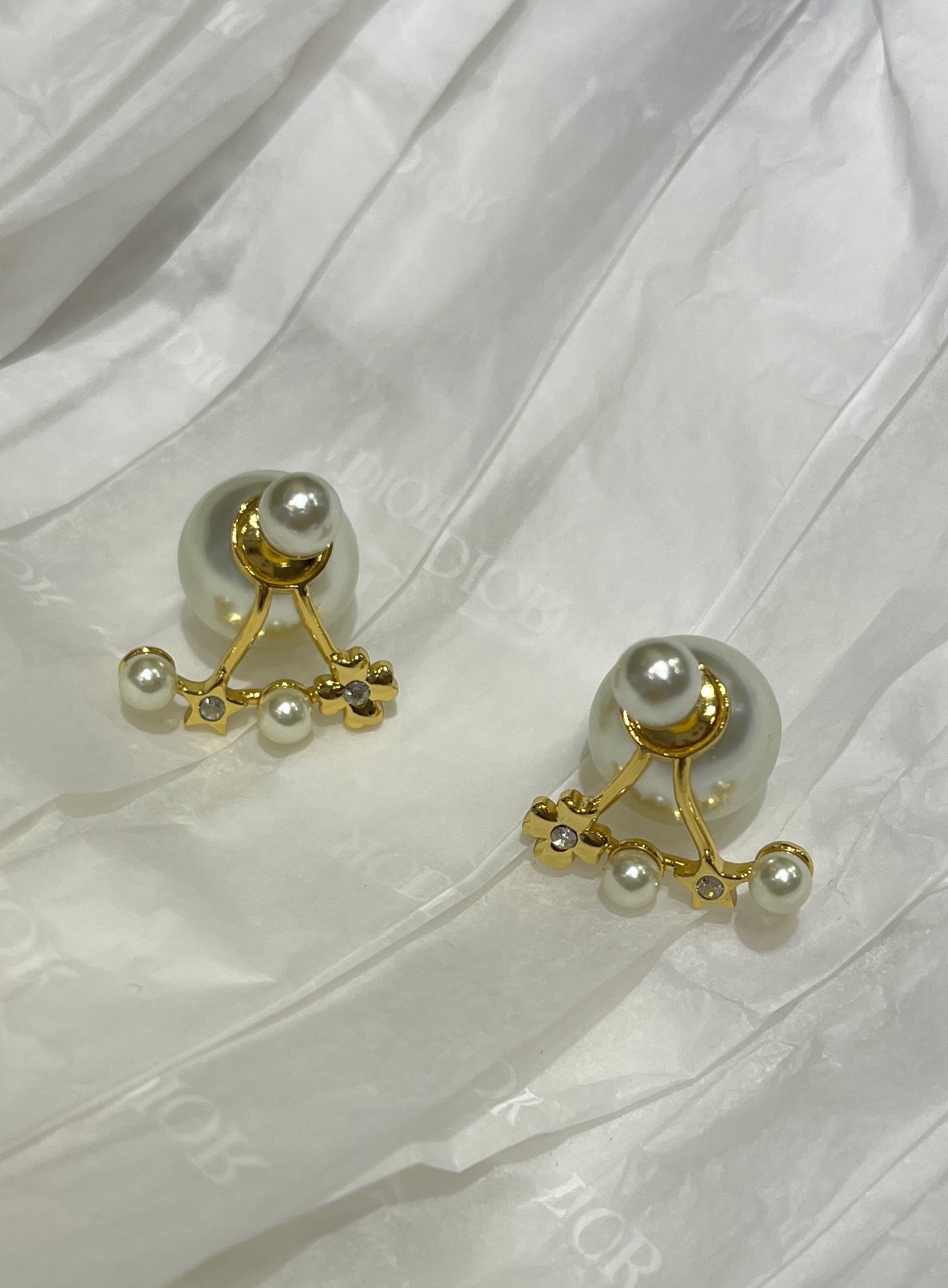 NO:633294,Today's new top version 88180 25 years new golden star four-leaf clover pearl double ball earrings, five-pointed star + clover + small pearls, smart and playful, girlish and elegant, the real thing is very textured, the same brass material as yb, earrings, Cartier high-end jewelry19860909今日新品顶级版本88180 25年新款金色星星四叶草珍珠双球耳环 五角星+幸运草+小珍珠 灵动又俏皮 少女心贵气感并存实物很有质感 yb一样黄铜材质,,earrings,卡迪亚高端饰品,Jewelry