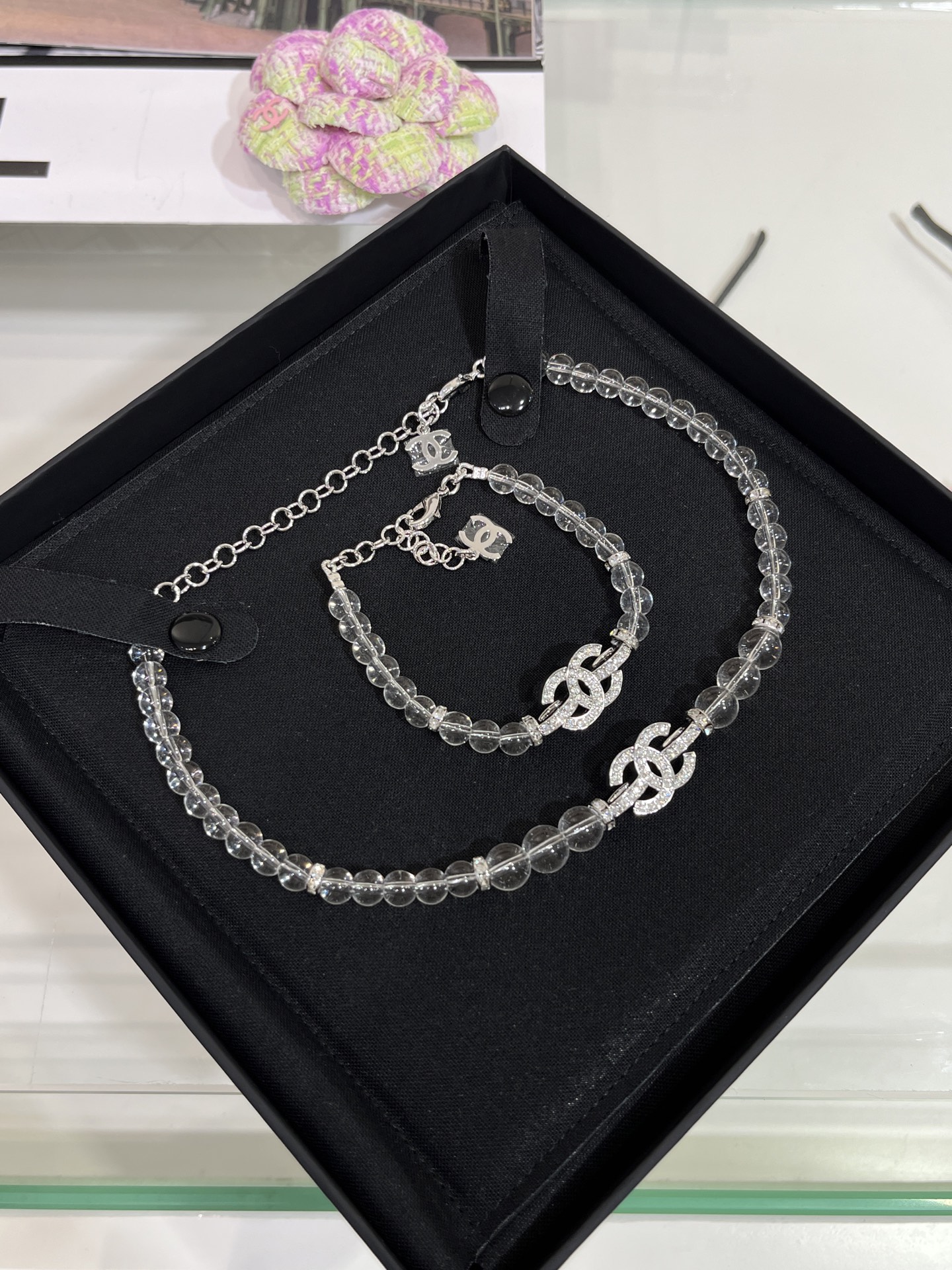 NO:634030,88200. Swarovski crystal arrived today. 25s new transparent beads silver full diamond double C necklace choker full diamond double C transparent crystal beads. Clear and cute. It is so full of oxygen for beauties. It is a must-have for spring and summer. Brass material like yb. Swarovski diamonds. Customized resin. Crystal necklace. Top version, necklace, Cartier high-end jewelry.1986090988200.今日到货施华洛水晶 25s新款透明珠子银色满钻双C项链choker 满钻双C透明水晶珠子 清透又可爱 太有氧气美女的feel啦春夏必备款 yb一样黄铜材质 施华洛钻 定制树脂 水晶项链 顶级版本,,necklace,卡迪亚高端饰品,Jewelry