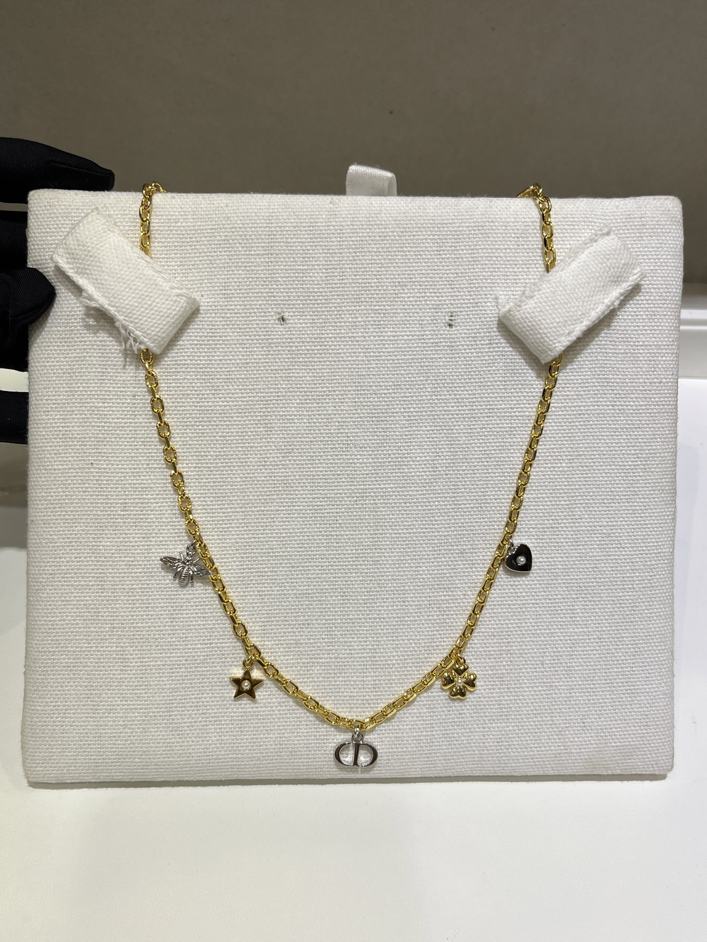 NO:765890,88200 Color matching necklace arrived today * 25 years new CD star four-leaf clover pendant necklace CD letters + love + star + four-leaf clover + little bee, a combination of multiple classic elements, cute and fashionable, yb consistent brass material, contrasting color design is very special, necklace, Cartier high-end jewelry1986090988200 今日到货拼色项链 * 25年新款CD星星四叶草吊坠项链 CD字母+爱心+星星+四叶草+小蜜蜂 多个经典元素的搭配 可爱又时髦 yb一致黄铜材质 撞色设计很特别,,necklace,卡迪亚高端饰品,Jewelry