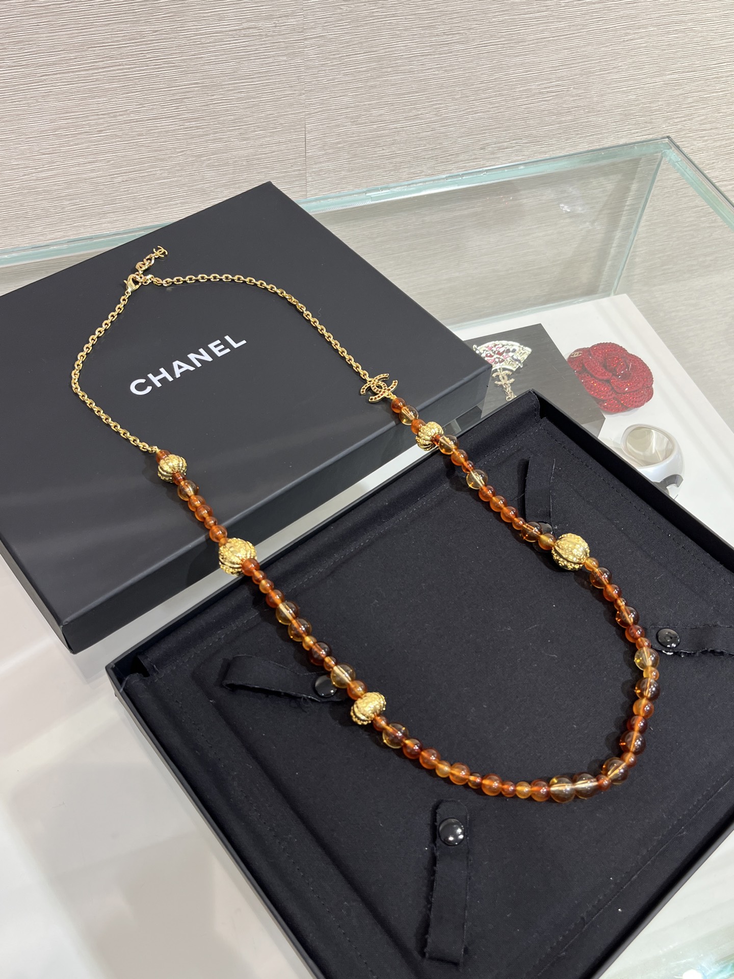 NO:634685,88350, Today's New Product Advanced Handicraft Workshop 25A New Retro Gold Double C Pumpkin Brown Beaded Necklace Sweater Chain Round and golden small pumpkin brown beads Very vintage texture Elegant and cute Retro Maillard color is still popular in the new year YB same brass crystal artificial beads This season's most expensive necklace with picture box, sweaters, necklace, Cardia high-end jewelry1986090988350,今日新品高级手工坊 25A新款复古金色双C南瓜棕色串珠项链毛衣链 圆滚滚又金灿灿的小南瓜棕色串珠 很有vintage的质感 优雅中带着可爱 新的一年依然流行复古美拉德色系 yb一样黄铜水晶人造珠 这一季z超贵的 项链带图片包装盒,,sweaters,necklace,卡迪亚高端饰品,Jewelry