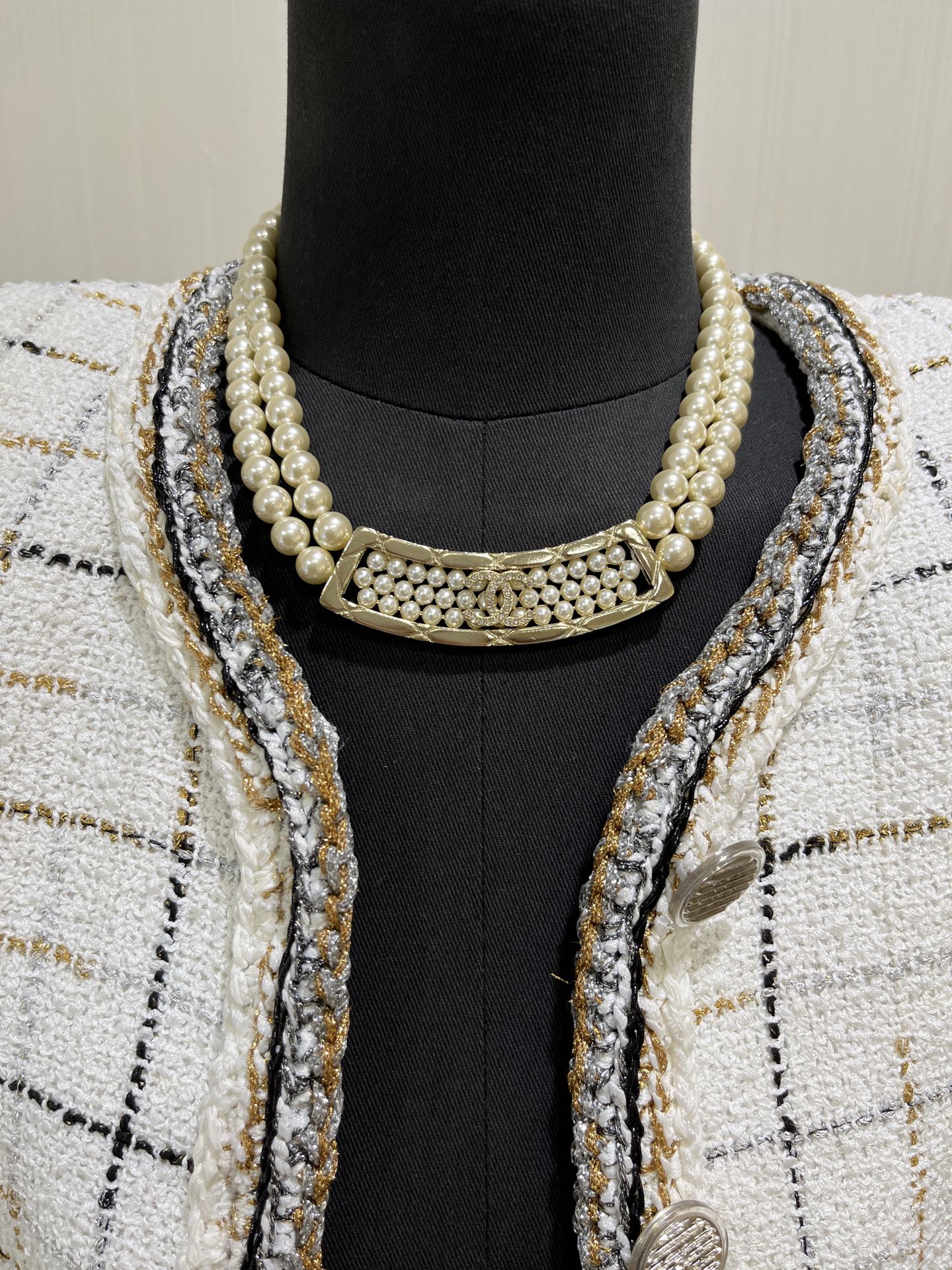 NO:633712,Today's new necklace * 25A new light gold double C double-layered pearl necklace, rhombus pattern squares + small pearls, the upper body is very textured, inspired by the national style element abacus, this is highly recommended, very versatile and classic, close your eyes and enter, yb-like brass material, customized pearls, buy and earn money, high-end handmade workshop series, necklace, Cartier high-end jewelry19860909今日新品项链 * 25A新款浅金色双C双层珍珠项链 菱格纹方块+小珍珠 上身很有质感 灵感来源于国风元素算盘 这条很推荐非常的百搭经典 闭眼入 yb一样黄铜材质 定制珍珠 买到赚到 高级手工坊系列,,necklace,卡迪亚高端饰品,Jewelry