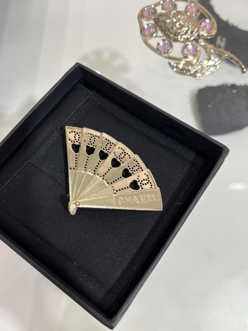 Chanel 25A Gold-Tone Metal Fan Brooch with Double C Logo 1 Chanel 25A Gold-Tone Metal Fan Brooch with Double C Logo