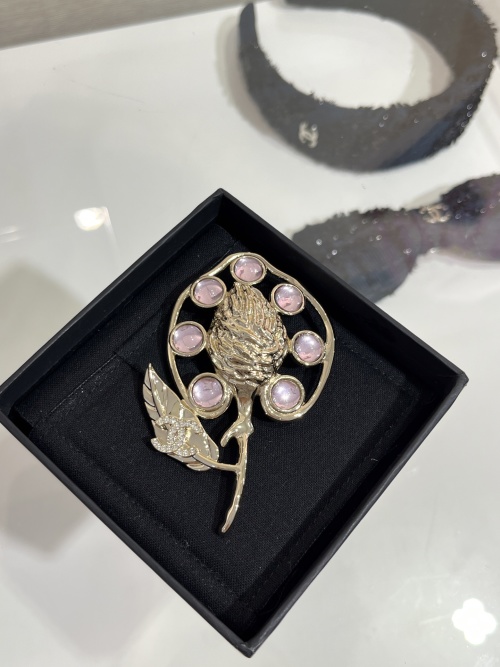 Chanel 25A Gold Crystal Peach Brooch, Elegant and Delicate Design 1 Chanel 25A Gold Crystal Peach Brooch, Elegant and Delicate Design