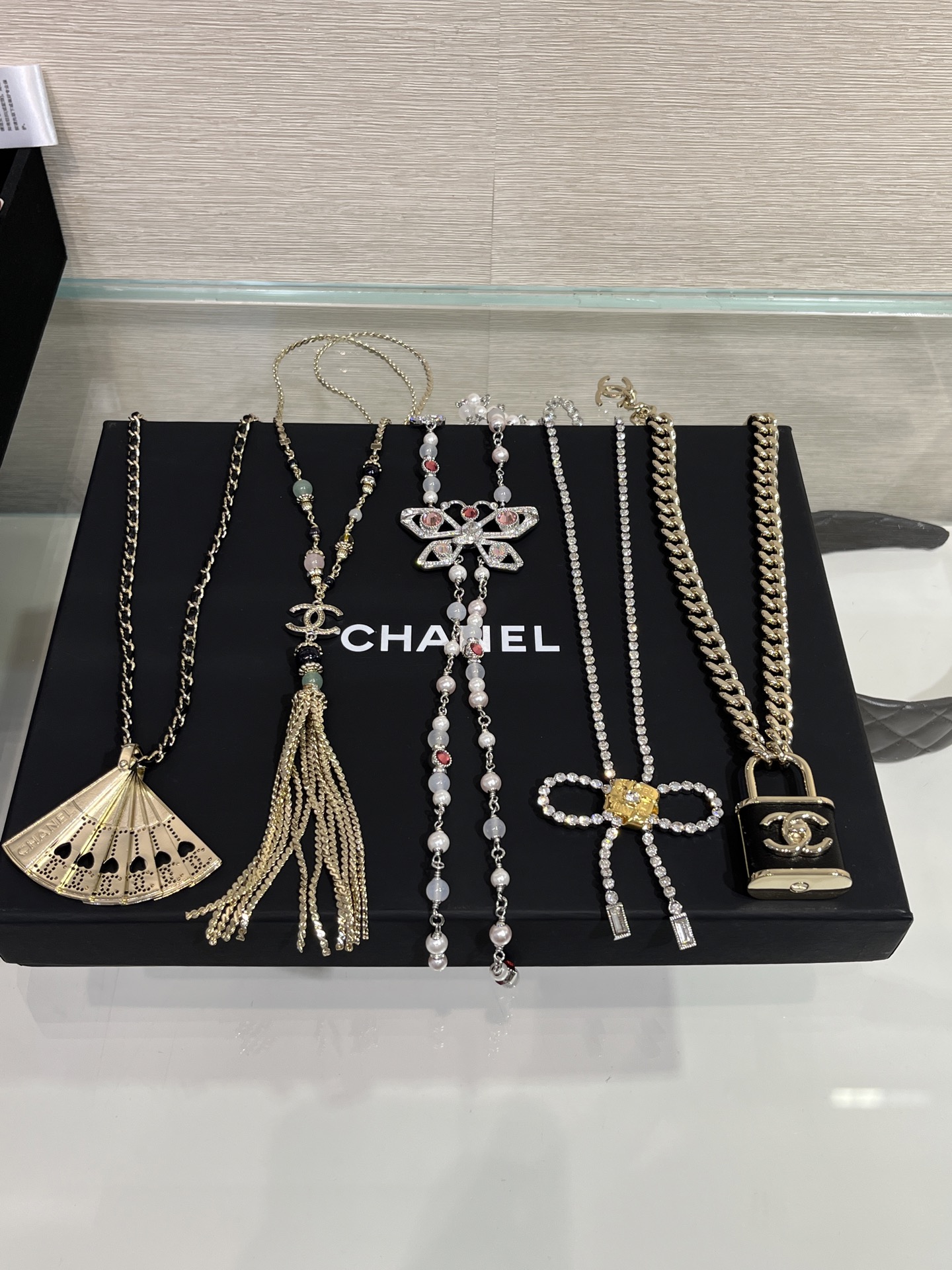 Chanel 25A Luxe Ketting Collectie: Stijlvolle Accessoires voor Dames