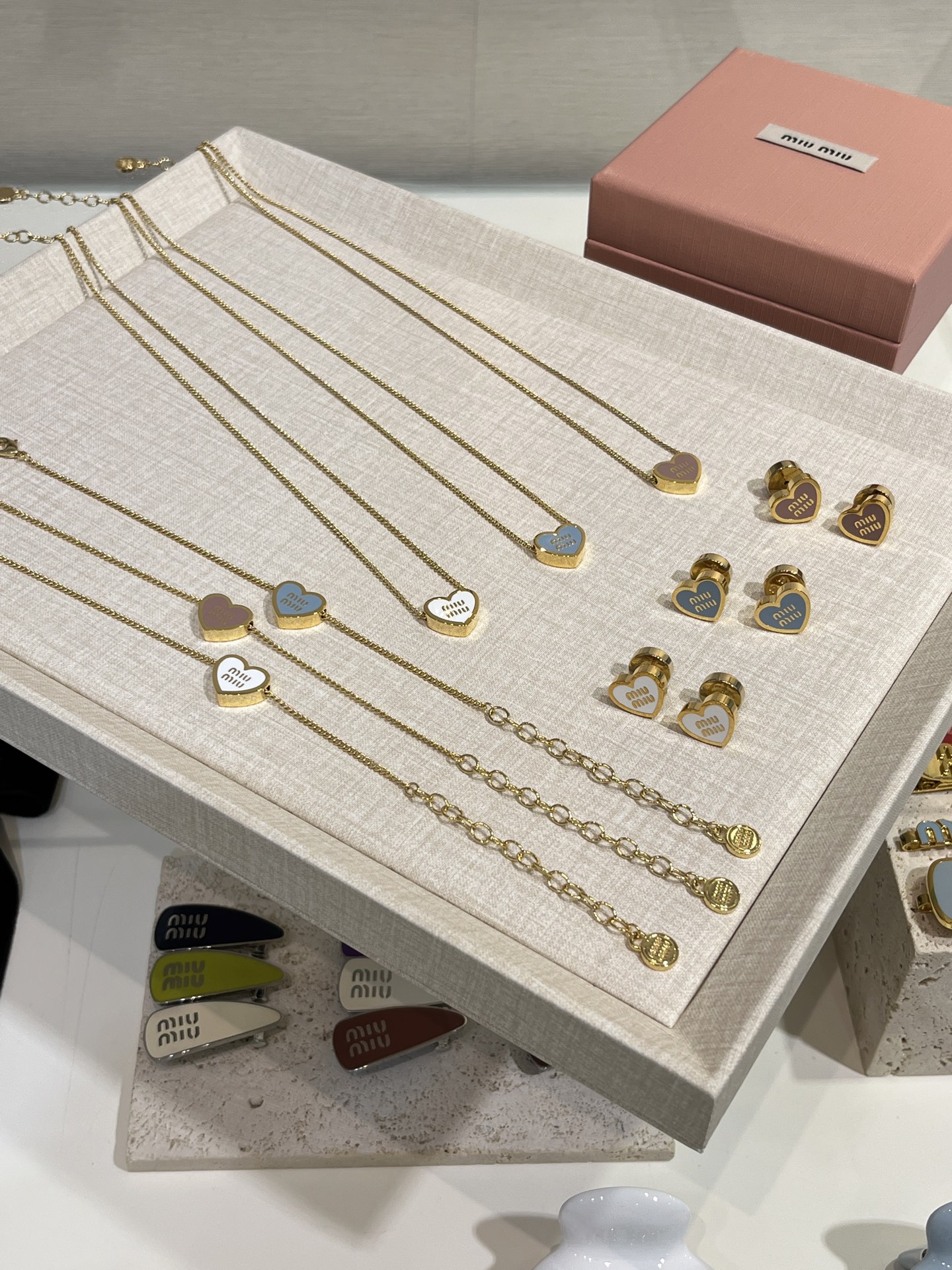 NO:635267,A large collection of limited edition enamel love sets, haze blue, pink and white, minimalist high-end color matching, necklaces, bracelets, and earrings are all priced, necklace, bracelet, Cartier high-end jewelry19860909限定珐琅爱心套装大合集 雾霾蓝粉色白色 极简高级配色 项链、手链、耳钉价格都有,,necklace,bracelet,卡迪亚高端饰品,Jewelry
