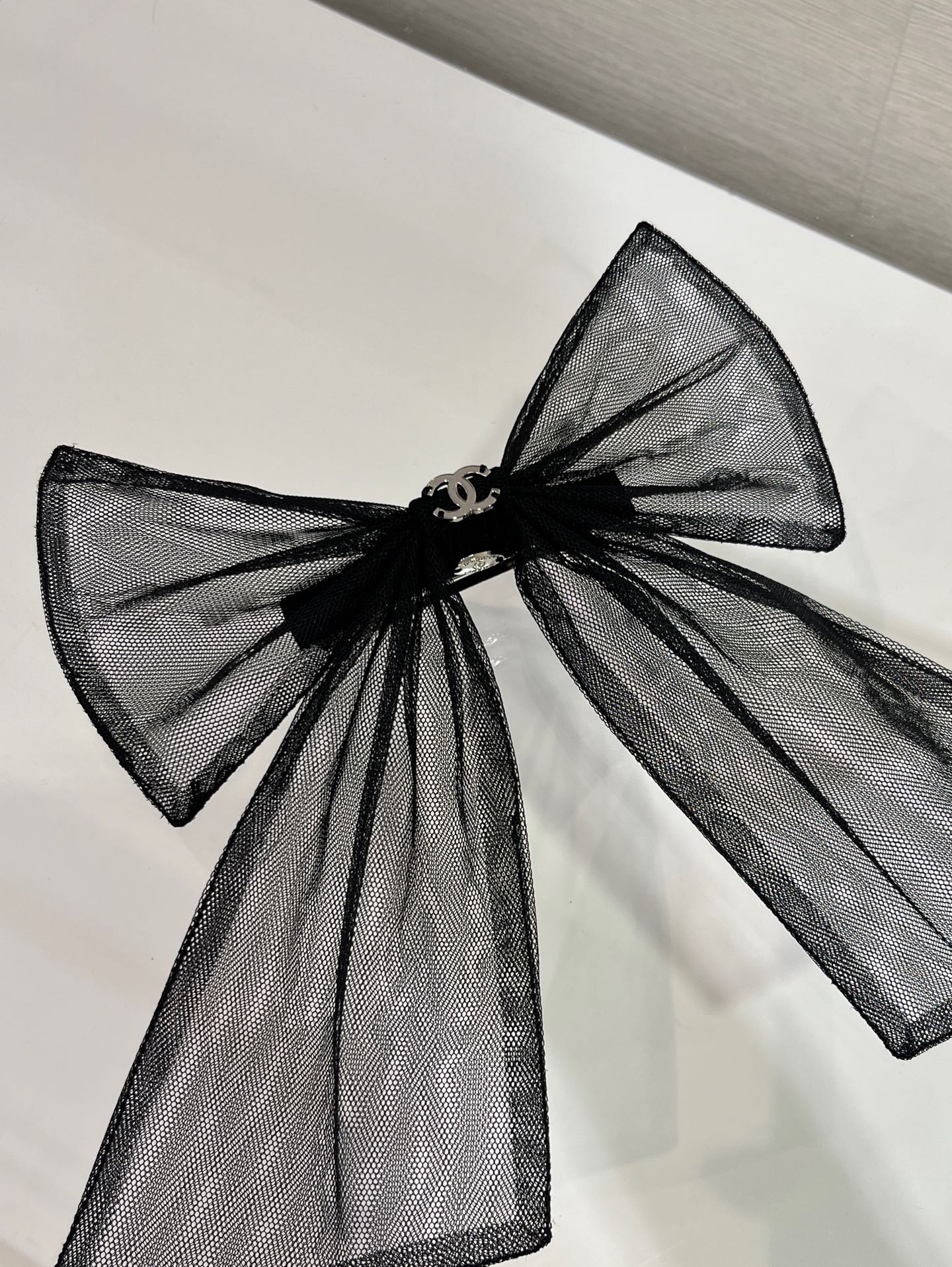 NO:635398,88200, today’s hot new product hairpin, 25K new double C black mesh bow hairpin, black gauze extra large bow, simply the king of atmosphere, the upper body is so beautiful, highlighting your temperament, you can make money by buying hairpins, hairpins, hairpins, high-end Cartier jewelry1986090988200,今日新品发夹爆款 25K新款双C黑色网纱蝴蝶结发夹 黑纱网超大蝴蝶结 简直就是氛围感王者 上身太漂亮了 凸显气质 买到赚到 发夹发卡发饰弹簧夹,,hairpins,卡迪亚高端饰品,Jewelry