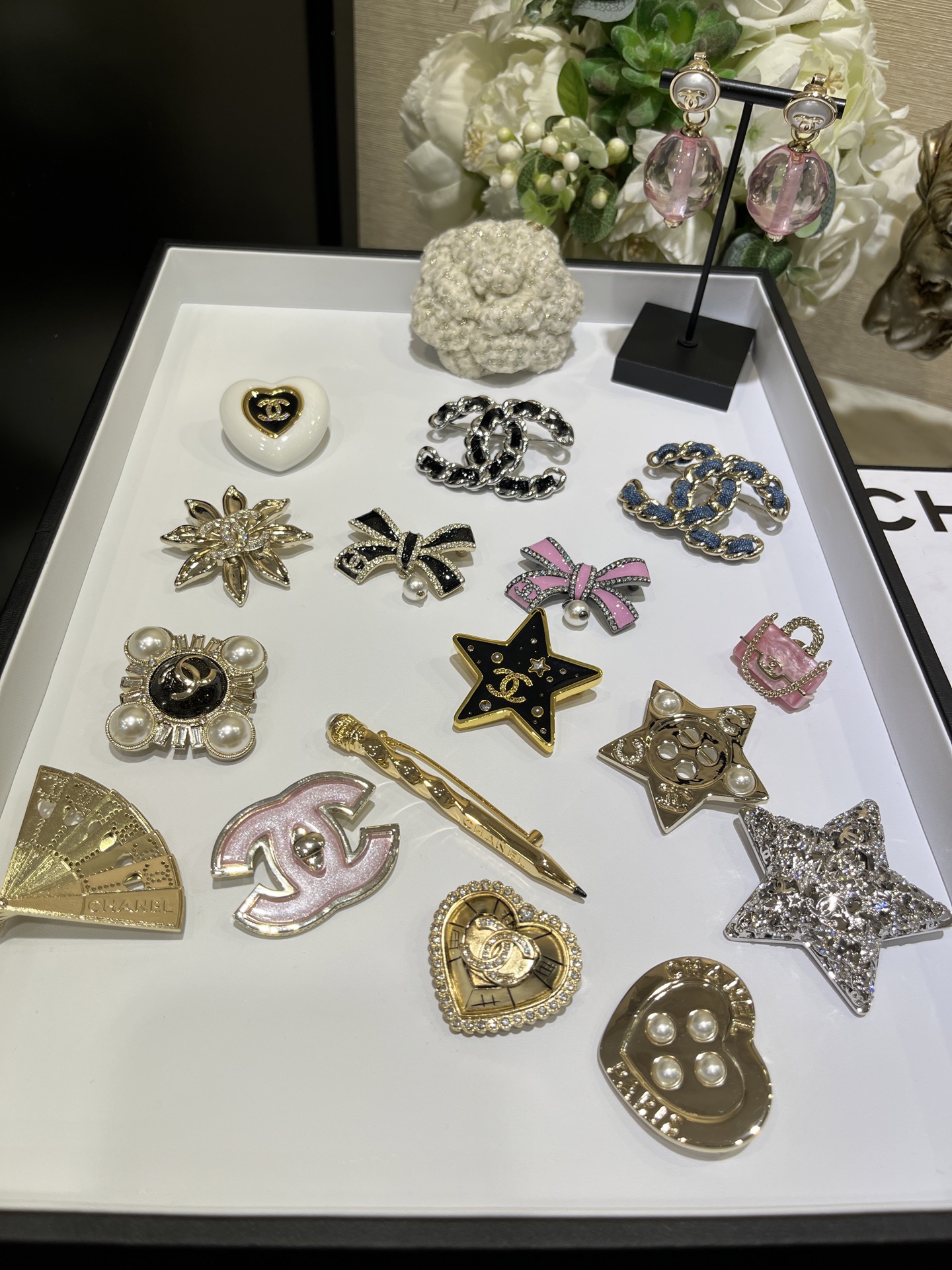 NO:635658,* A collection of the latest brooches in 25 years. A must-have fashionable item in autumn and winter. It is so versatile. It can instantly become expensive when paired with ordinary clothes~, brooch, breastpin, Cardia high-end jewelry19860909* 25年最新款胸针合集 秋冬季节必备时髦单品 太百搭啦 搭配普通衣服也能立马变得贵贵的～,,brooch，breastpin,卡迪亚高端饰品,Jewelry